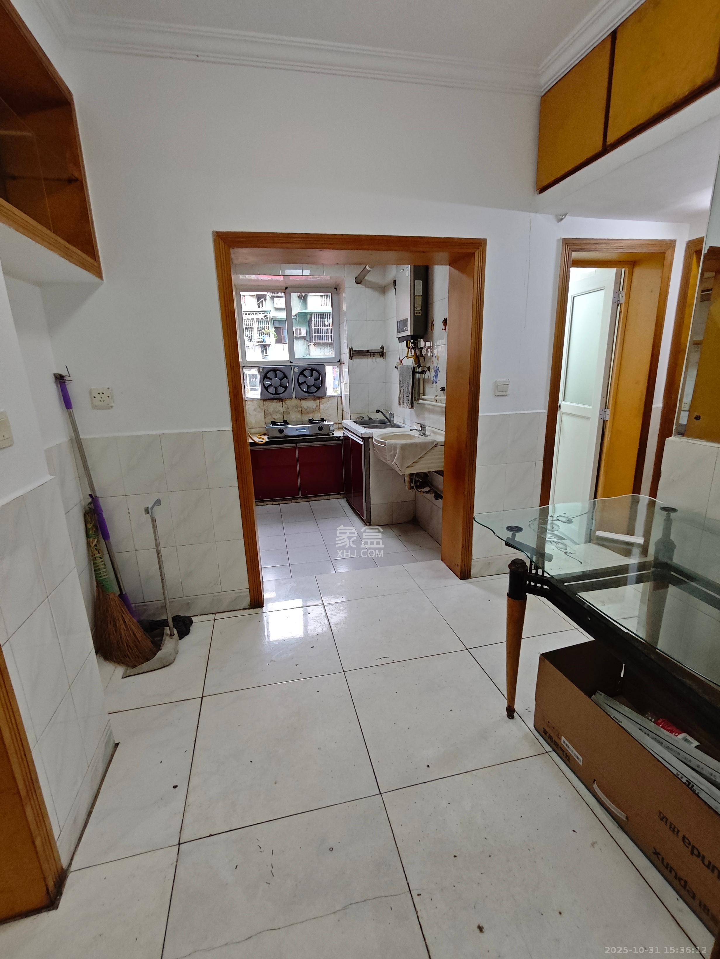 红旗区三片  2室2厅1卫    1600.0元/月室内图