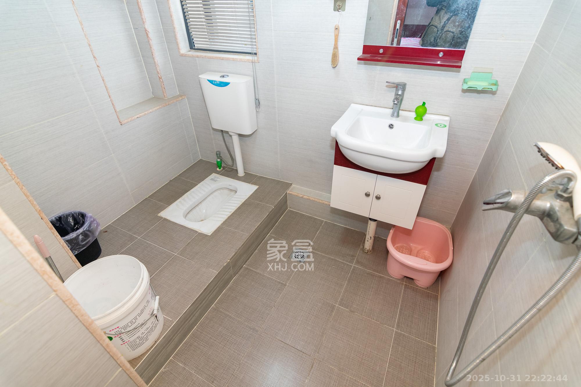 澳海月亮湾  3室2厅2卫    58.0万卫生间