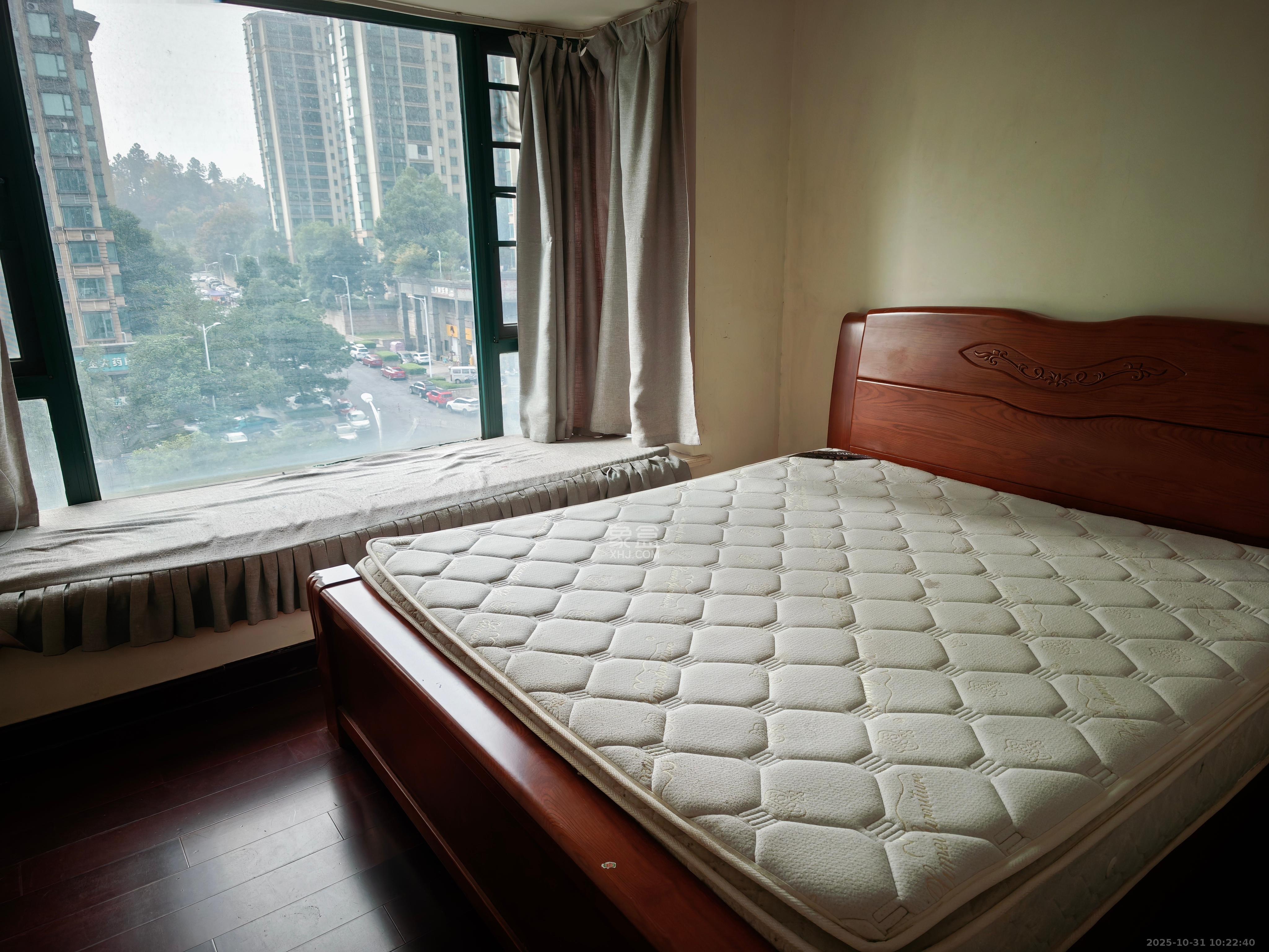 恒大华府  2室2厅1卫    2300.0元/月 恒大华府  2室2厅1卫    2300.0元/月室内图