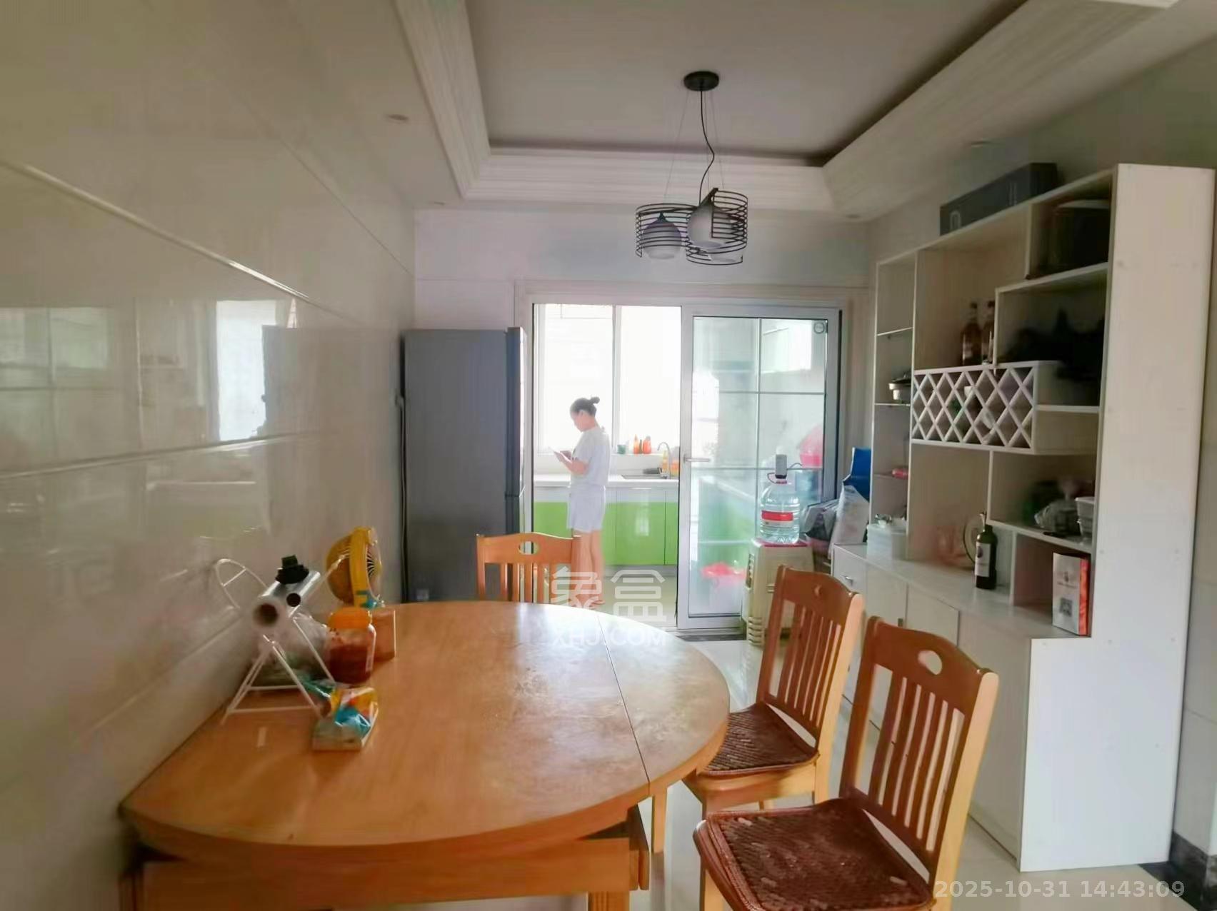 益安公寓  4室2厅3卫    2400.0元/月 益安公寓  4室2厅3卫    2400.0元/月室内图