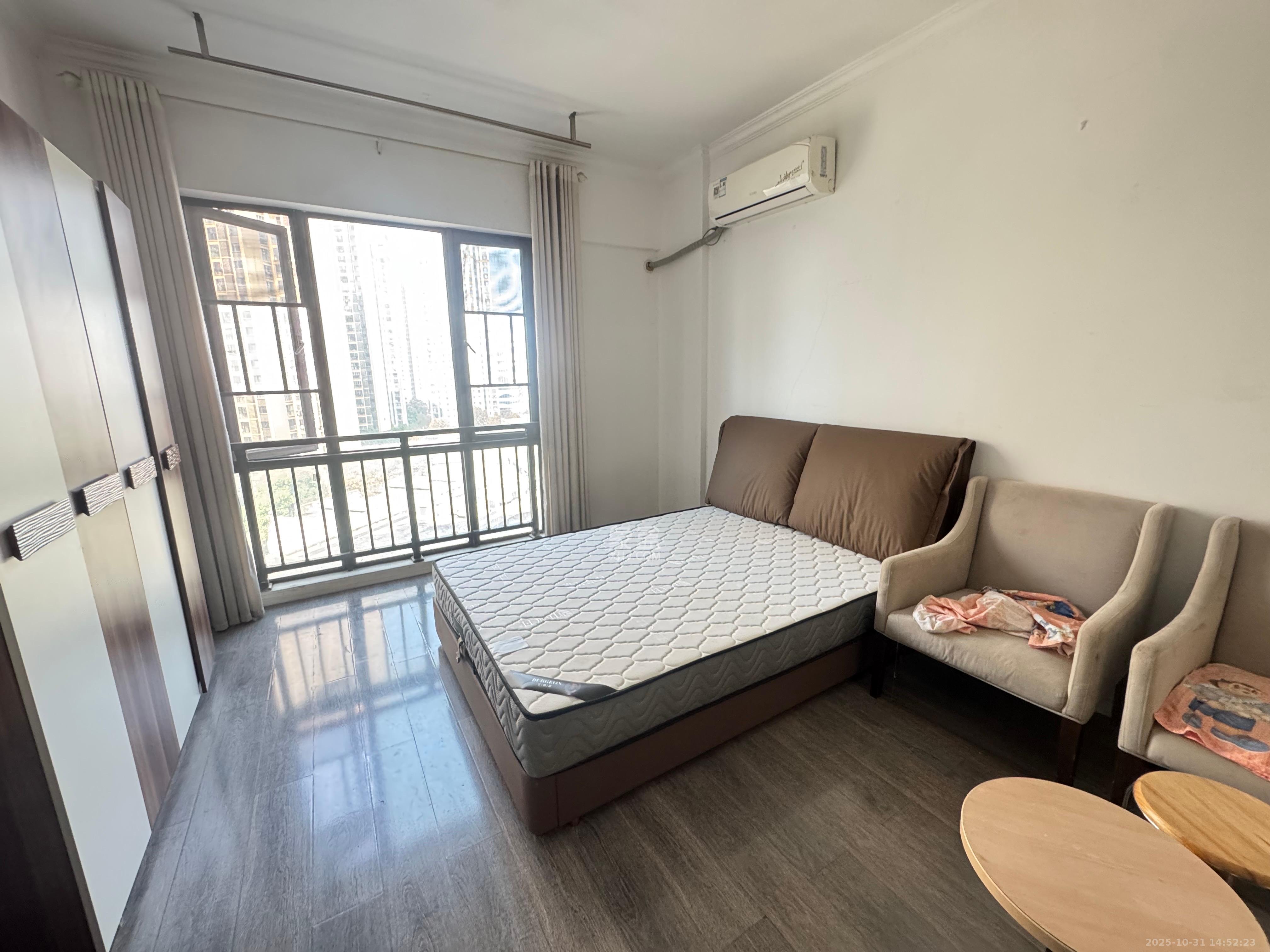 梅溪鑫苑名家  1室1厅1卫    1200.0元/月