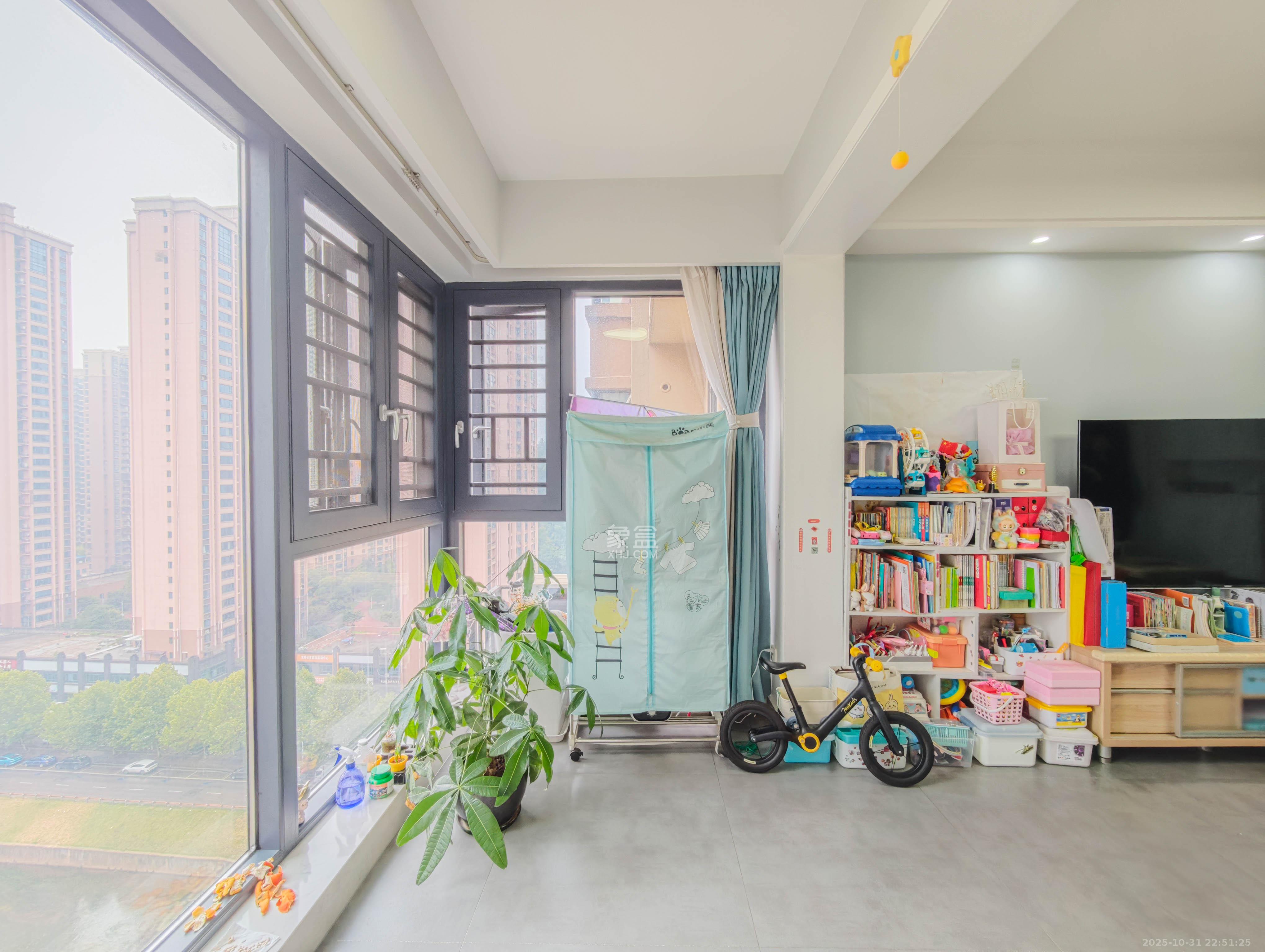 中建嘉和城  3室2厅2卫    113.5万阳台