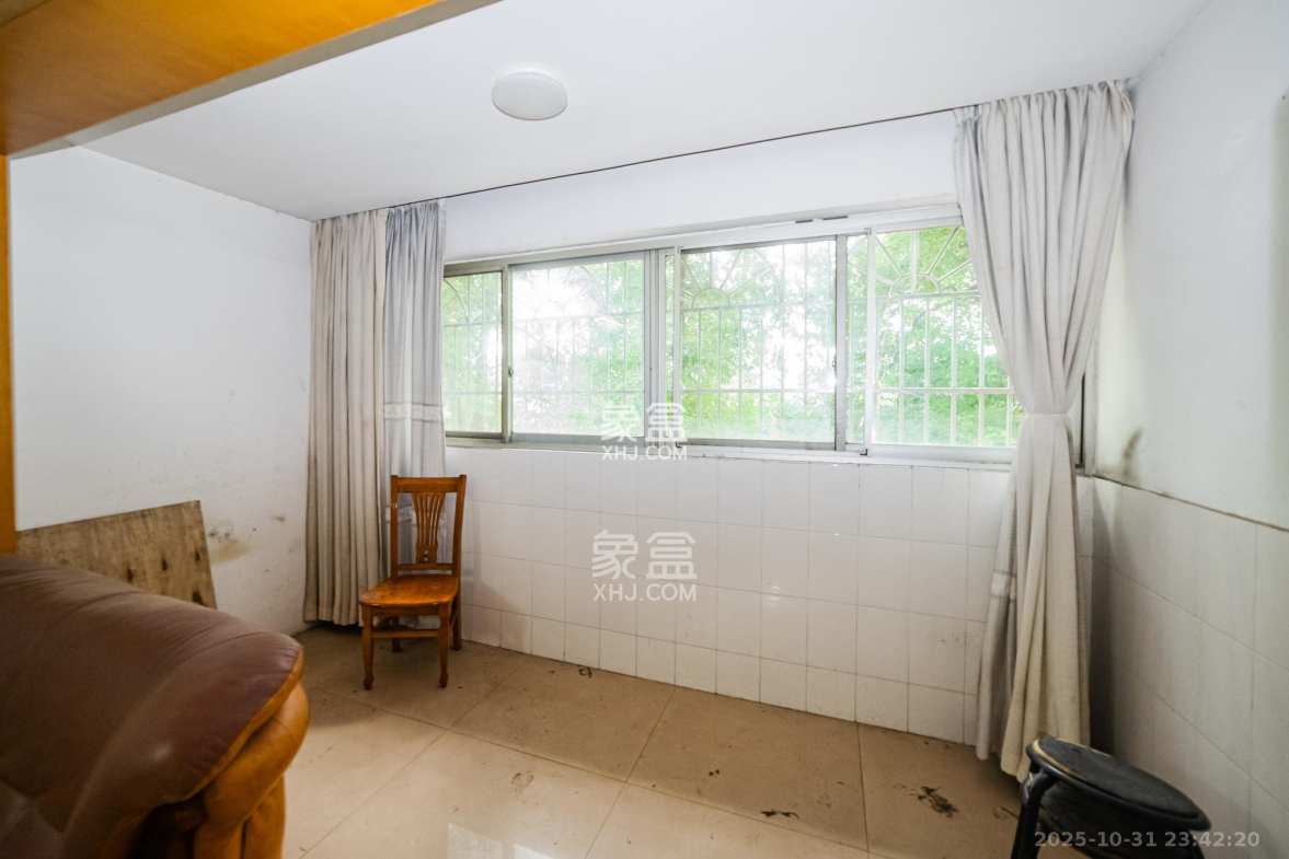 丽都苑 4室2厅2卫 77.0万 丽都苑 4室2厅2卫 77.0万阳台