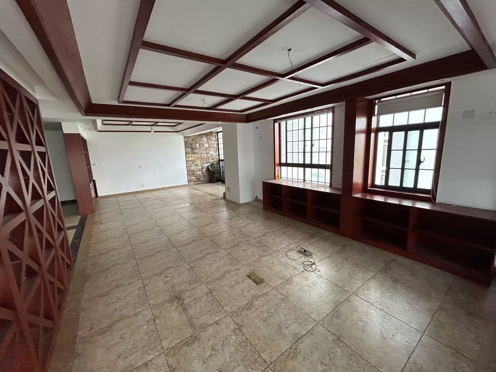 逸臣广场  1室1厅1卫    2600.0元/月室内图