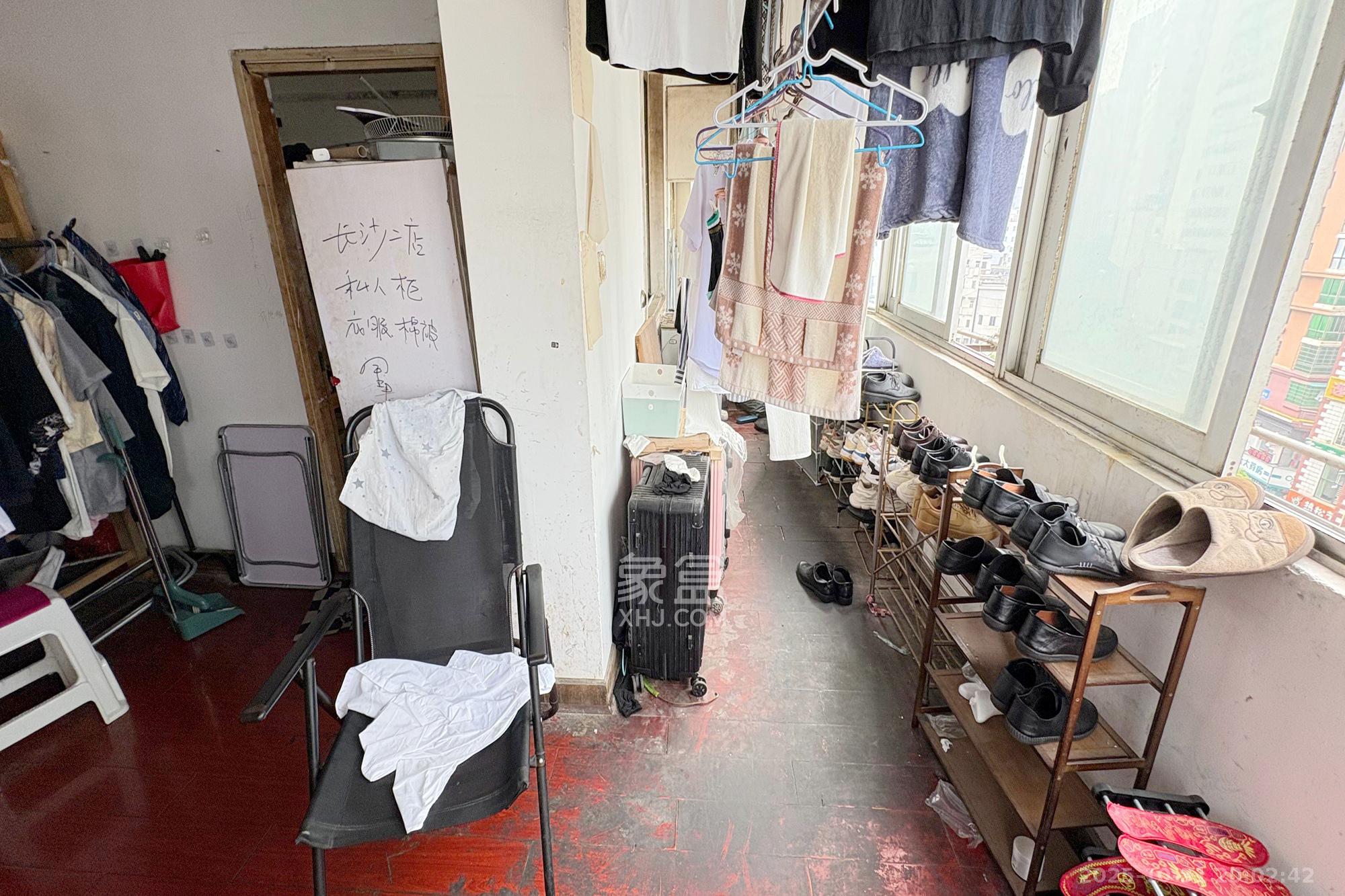 交通银行宿舍(浏城桥)  3室1厅1卫    85.0万 交通银行宿舍(浏城桥)  3室1厅1卫    85.0万阳台