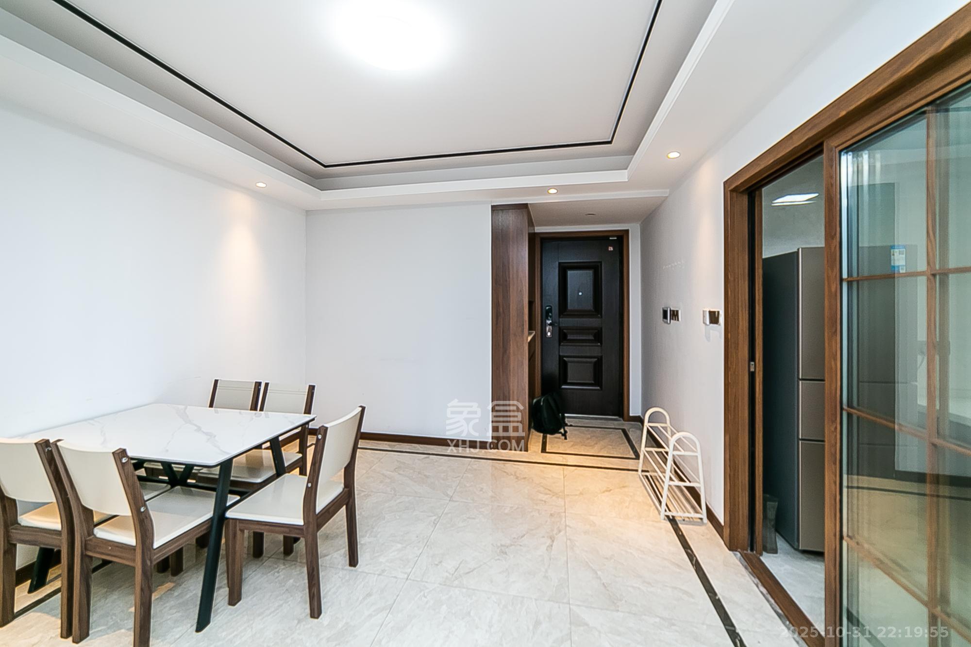 中国铁建金色蓝庭  3室2厅2卫    125.0万客厅