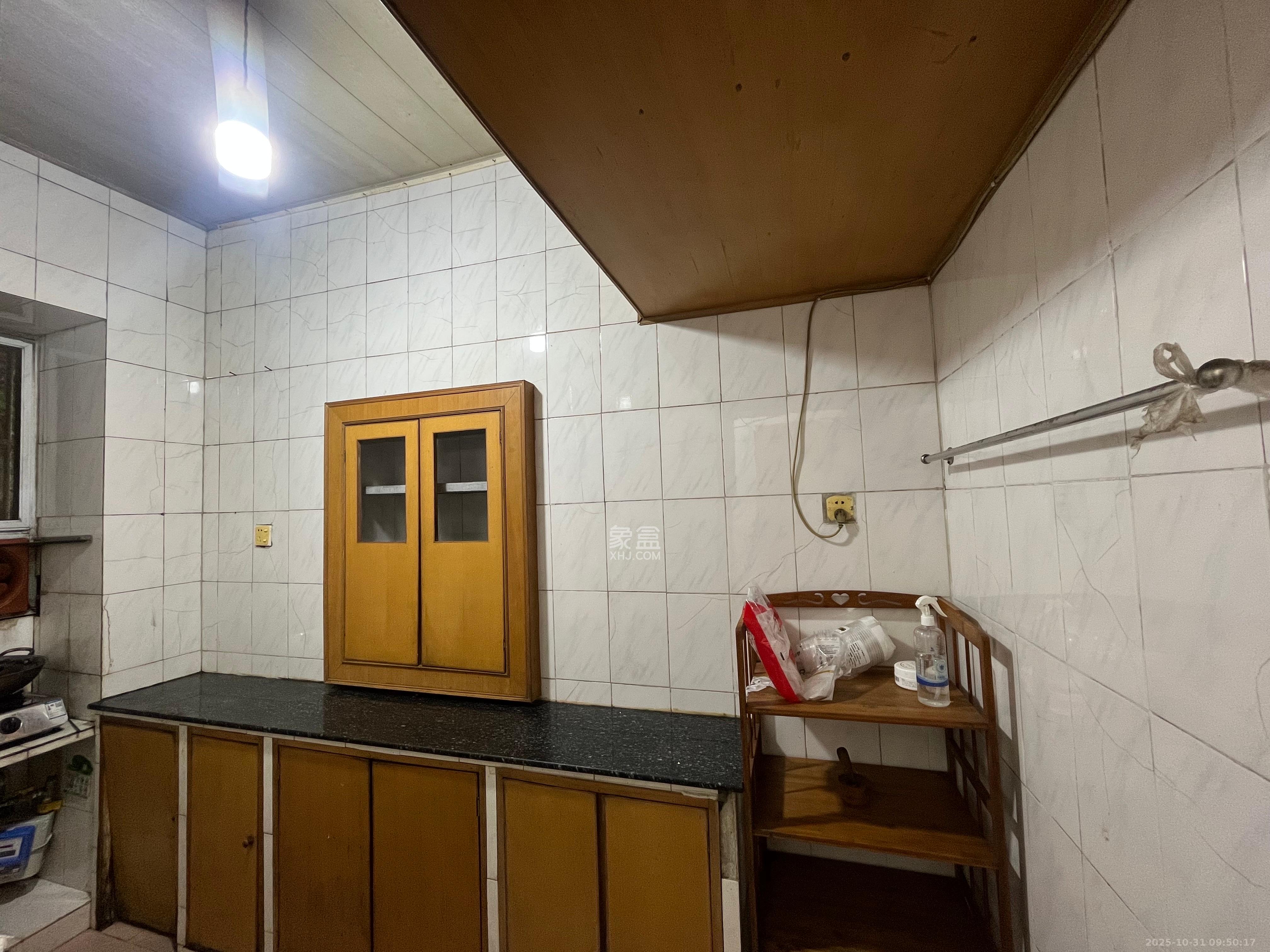 红花坡社区  1室1厅1卫    1100.0元/月室内图