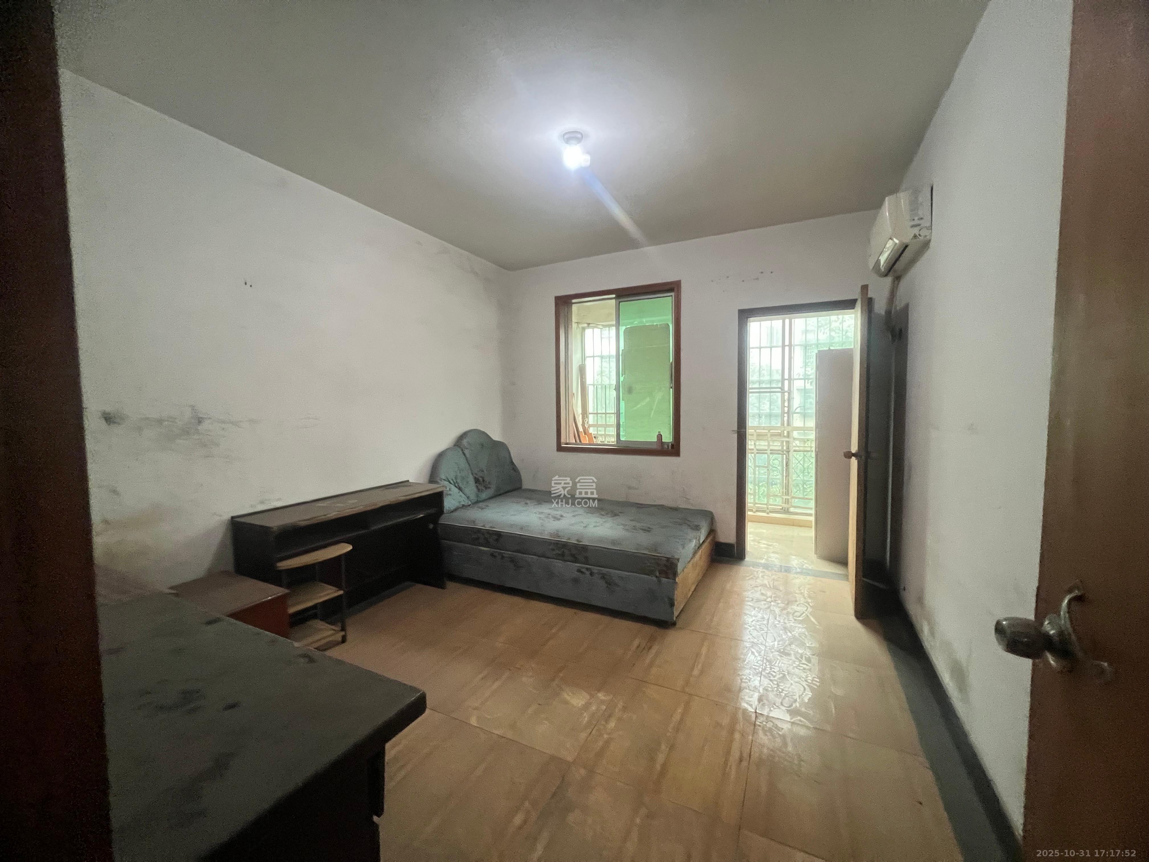 中南汽车世界  2室2厅1卫    1200.0元/月室内图