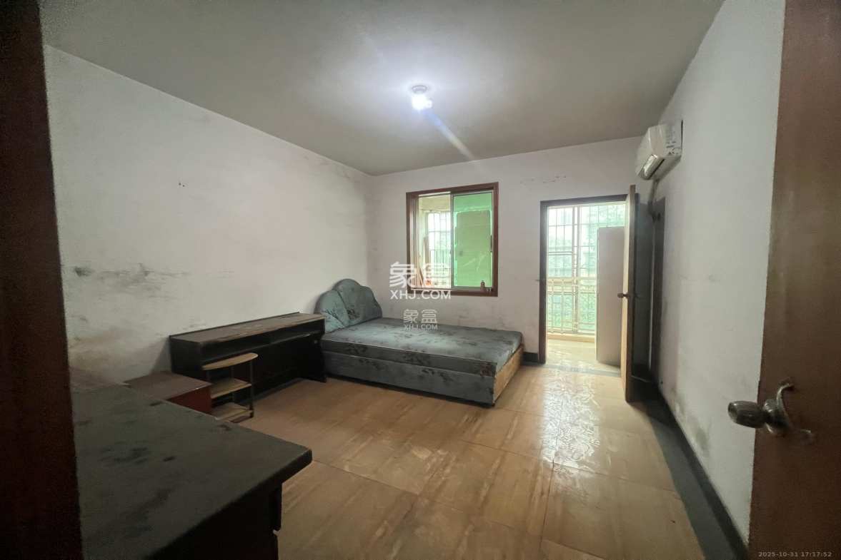 中南汽车世界 2室2厅1卫 1200.0元/月 中南汽车世界 2室2厅1卫 1200.0元/月室内图