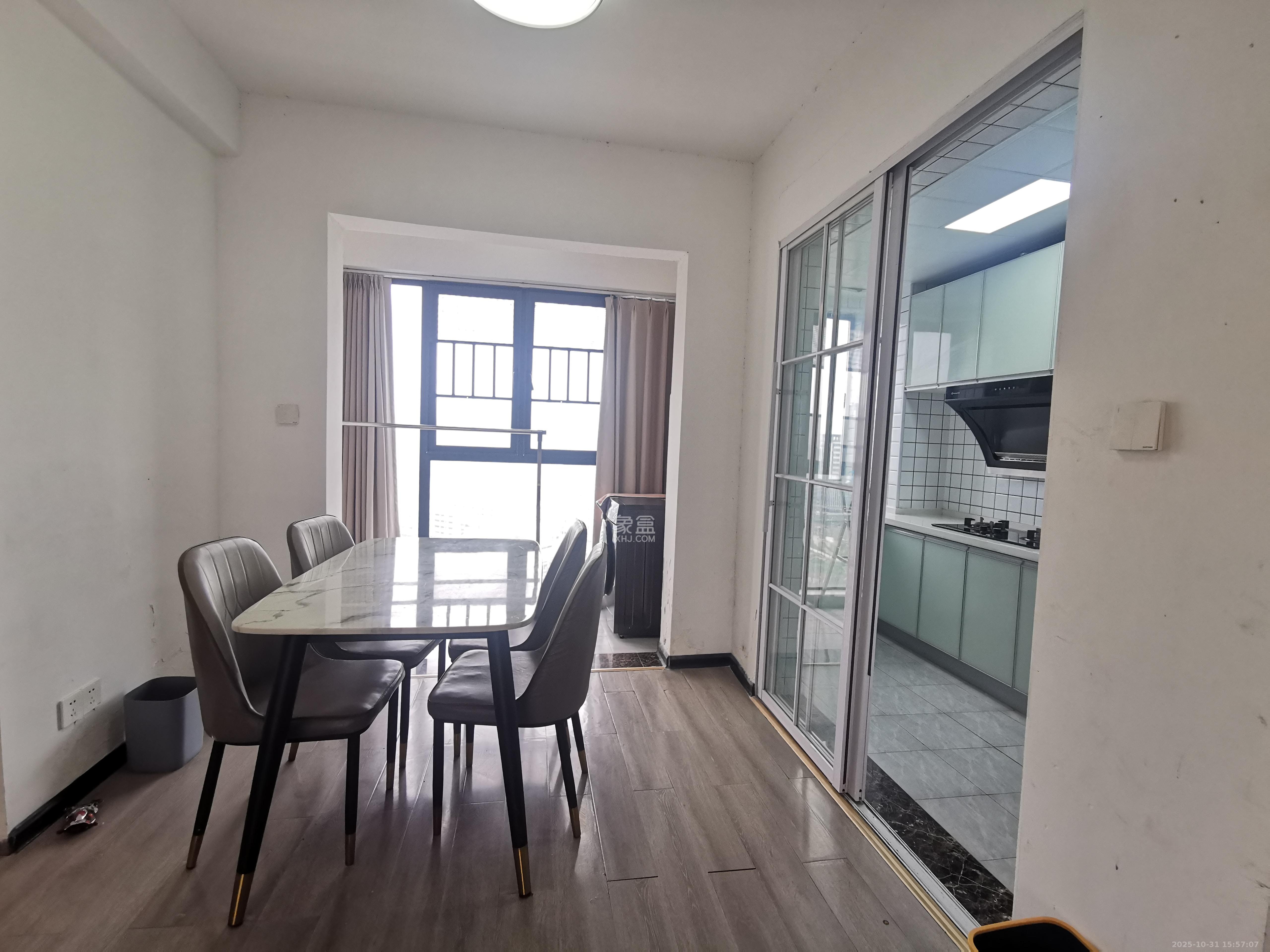 德惠雅苑(众星湘港公馆)  3室2厅2卫    2300.0元/月 德惠雅苑(众星湘港公馆)  3室2厅2卫    2300.0元/月室内图