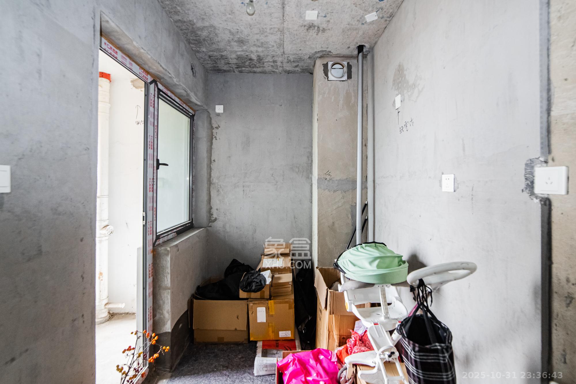 天健城  2室2厅1卫    125.0万厨房