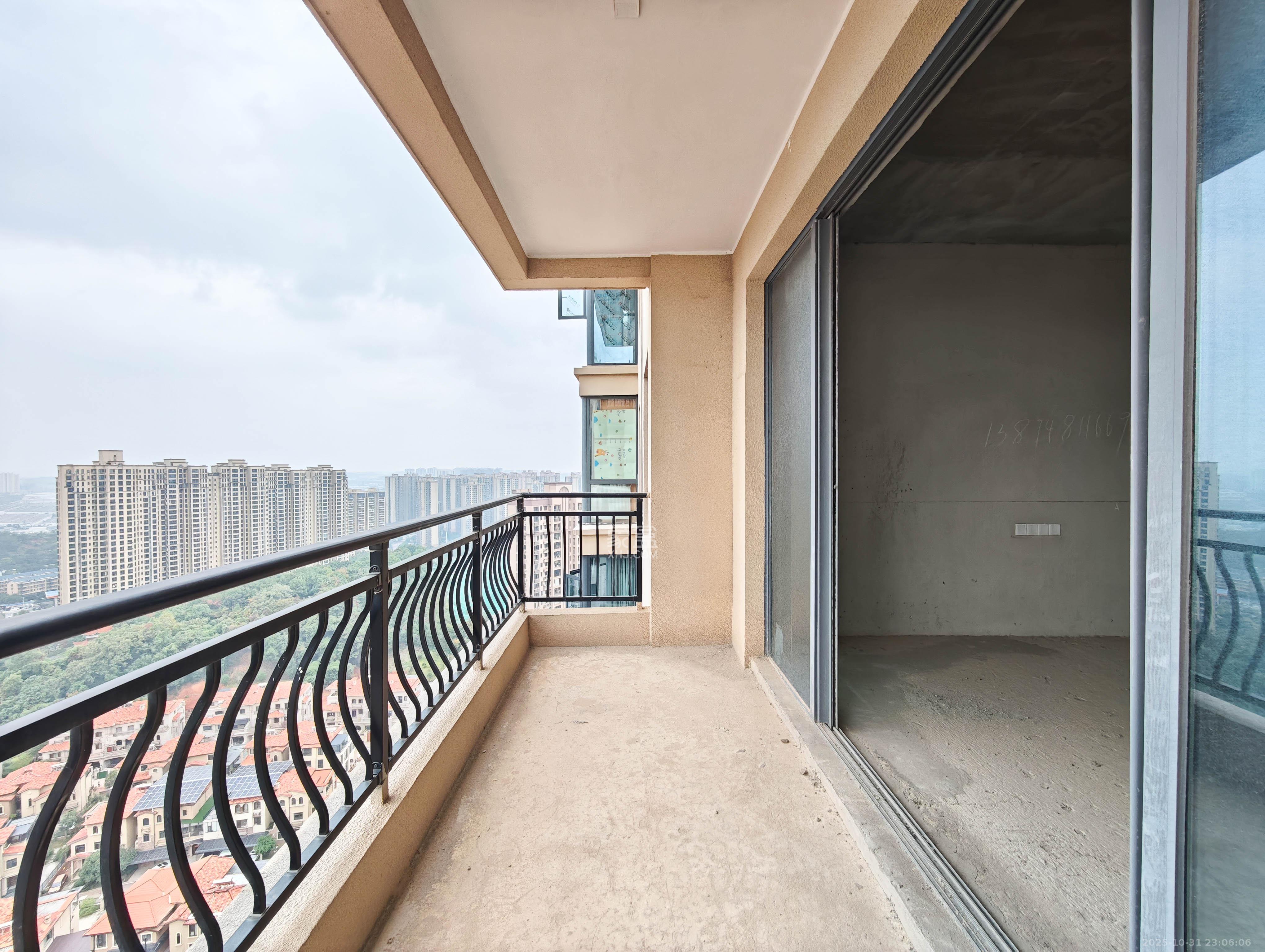 碧桂园南城首府（东宸林海）  4室2厅2卫    134.0万阳台