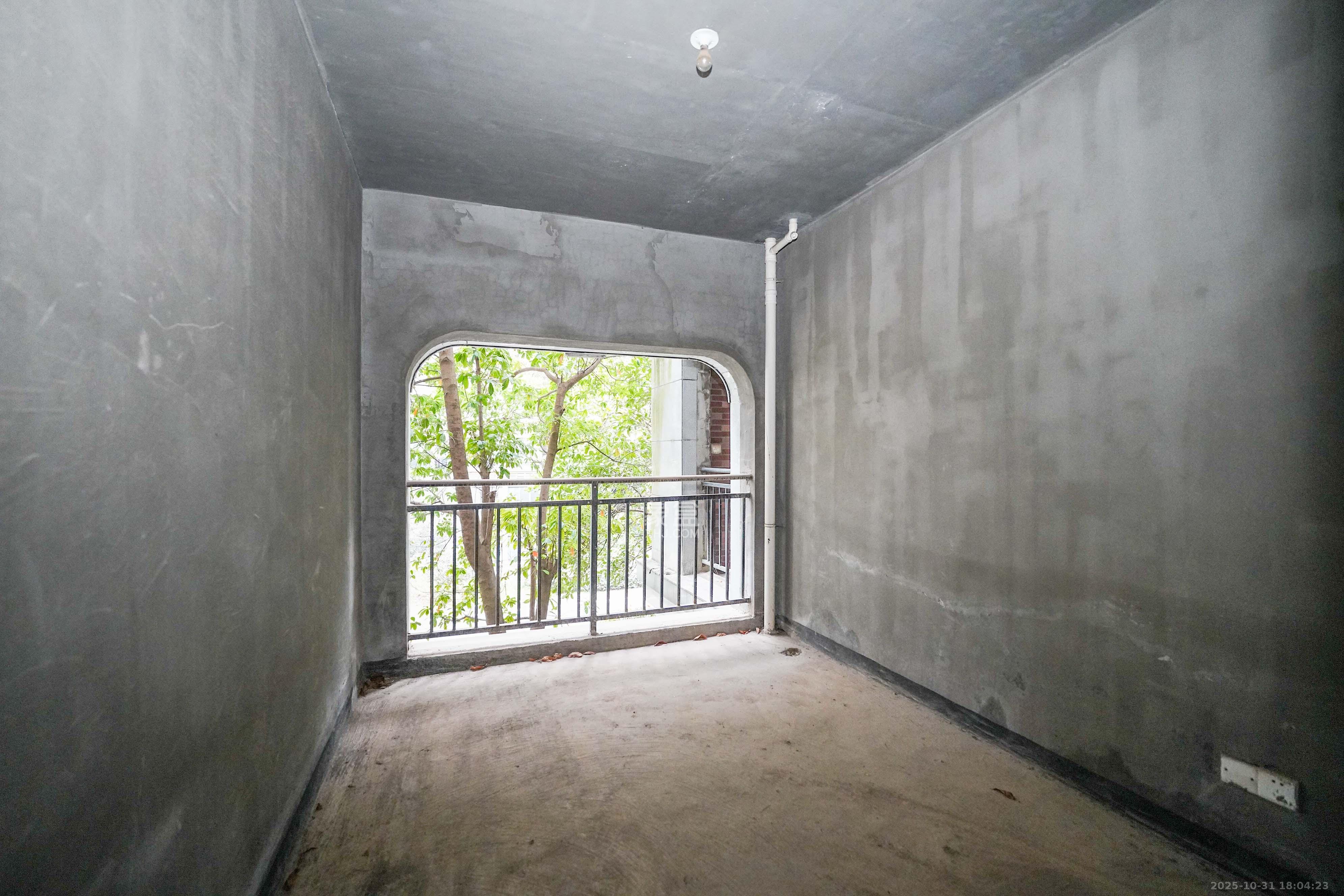 格兰小镇  4室2厅2卫    145.0万卧室