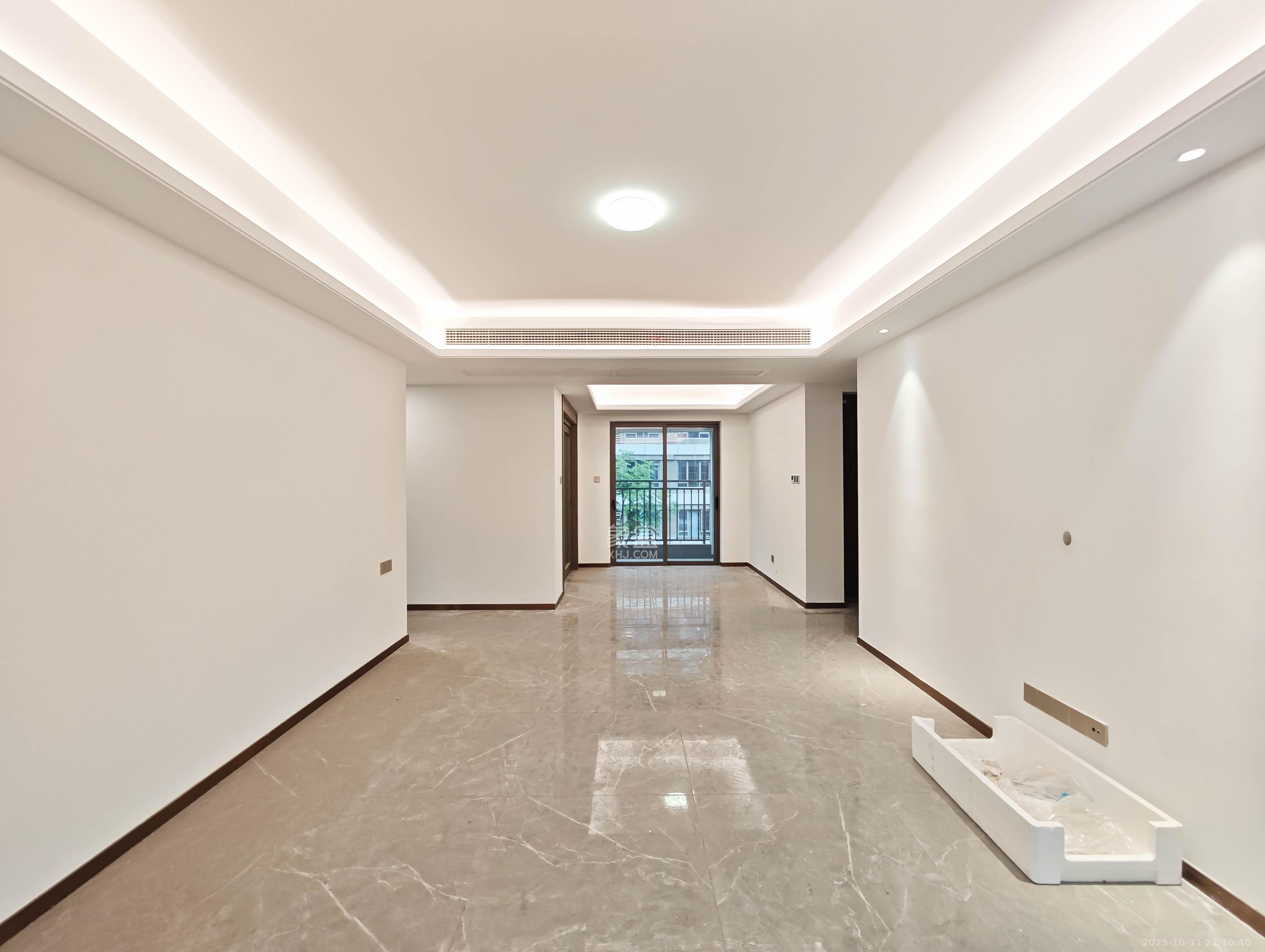 弘阳阳光城天宸府 4室2厅2卫 195.0万 弘阳阳光城天宸府 4室2厅2卫 195.0万客厅