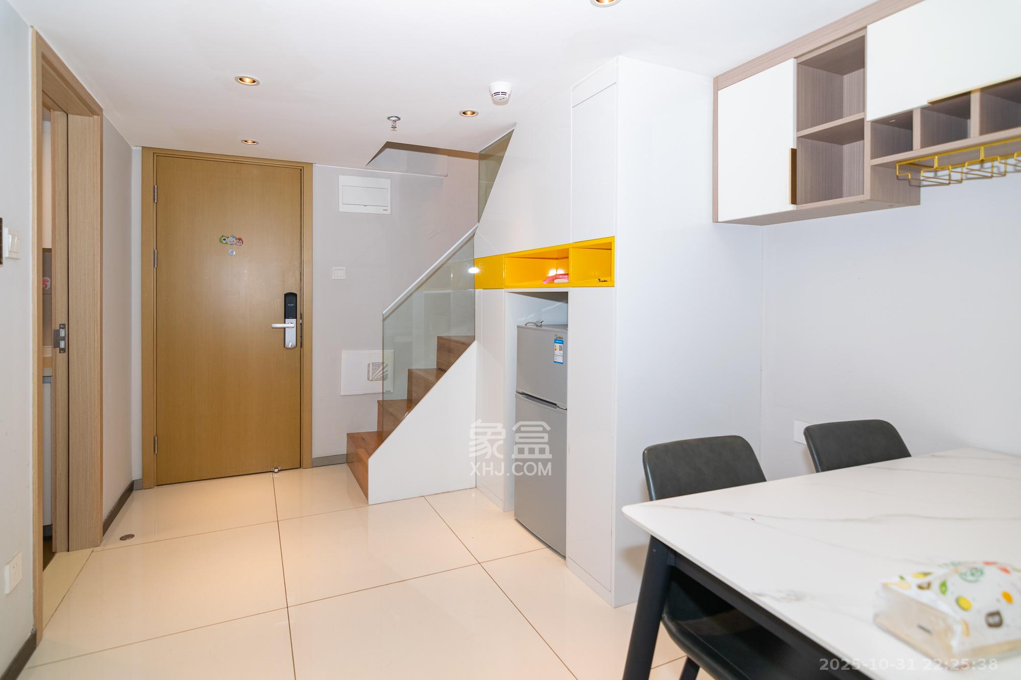 时代年华 3室2厅2卫 40.0万 时代年华 3室2厅2卫 40.0万客厅