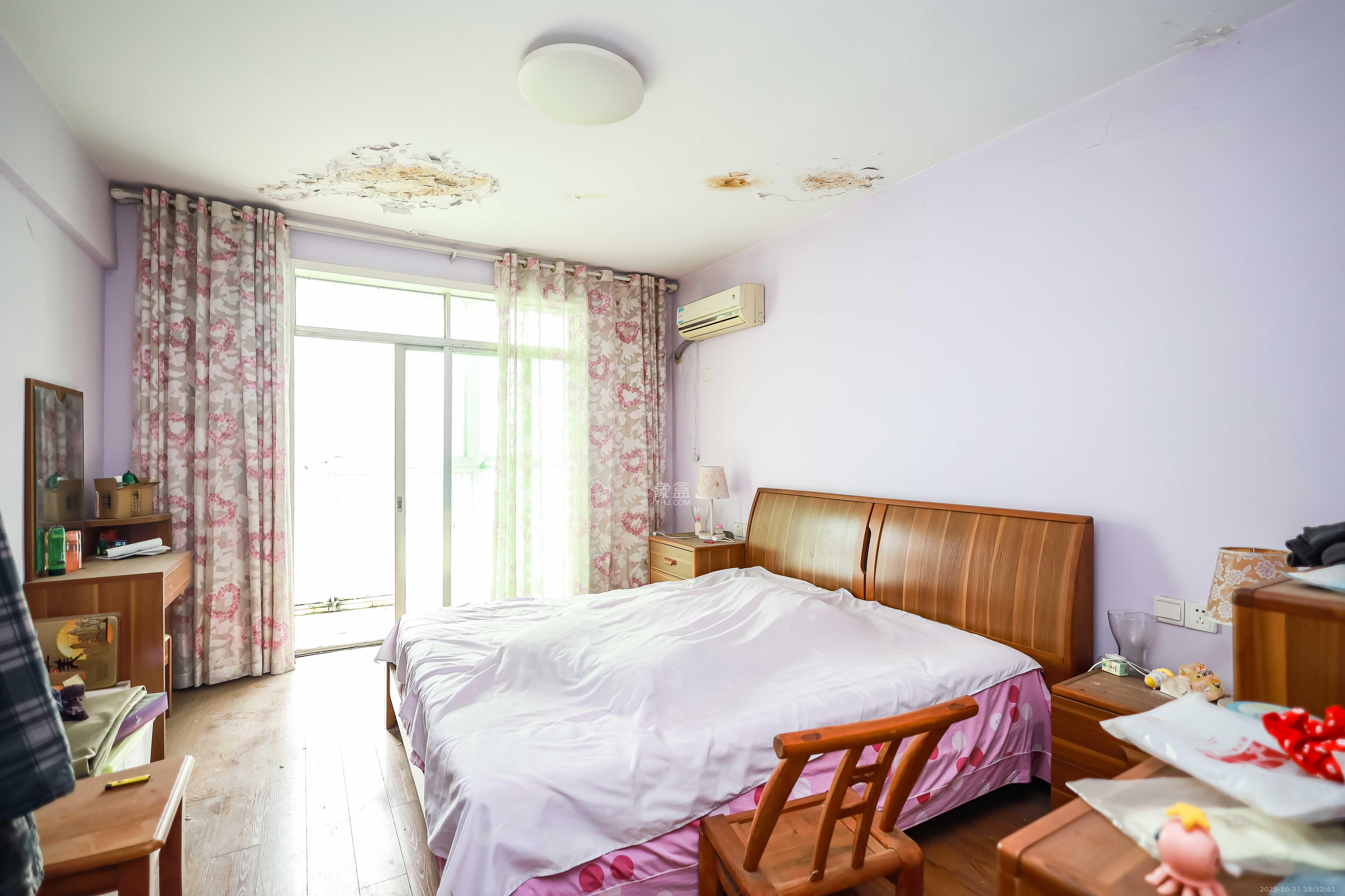 静园山庄  4室2厅2卫    72.0万卧室