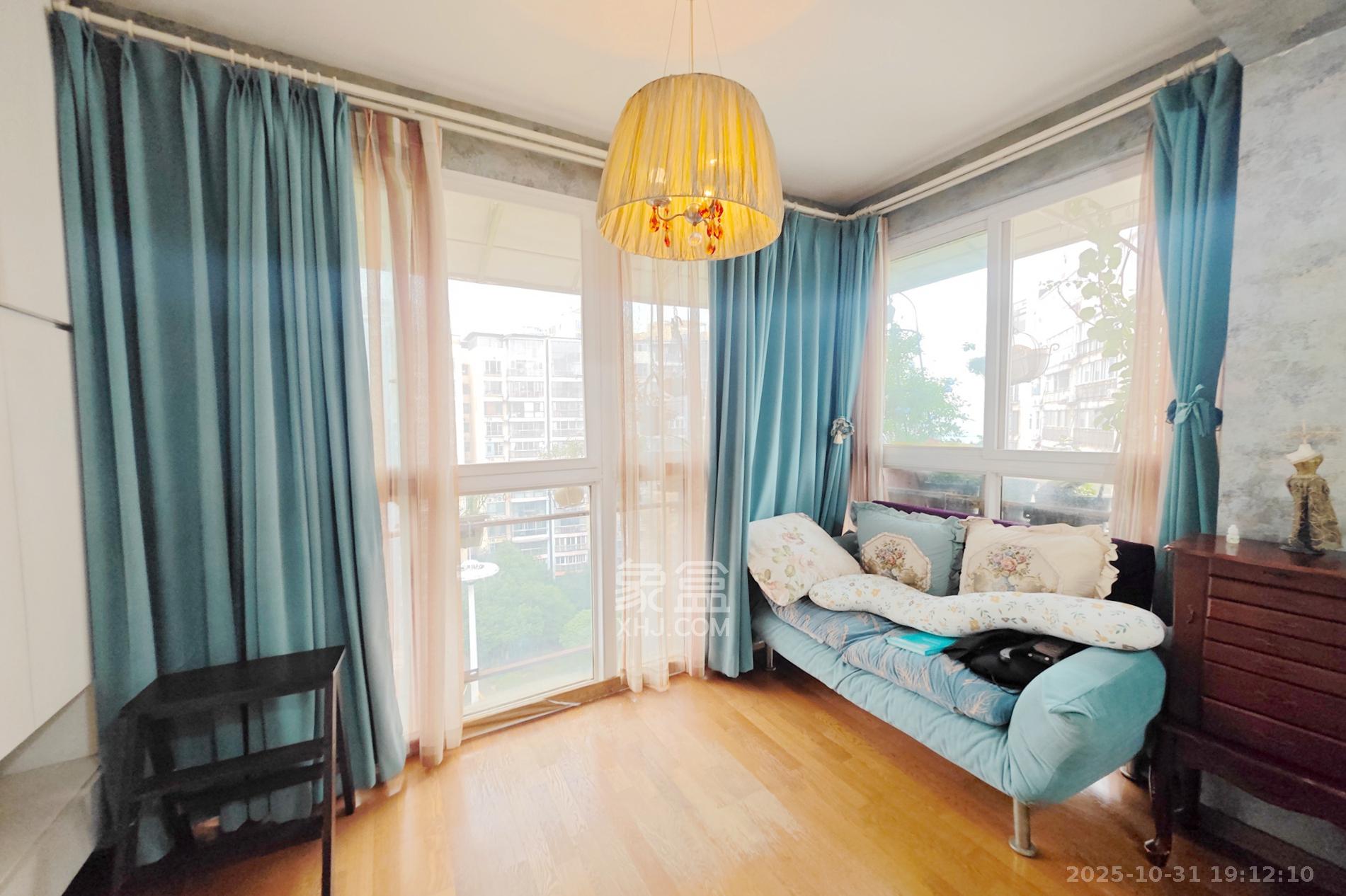 书香名邸  4室2厅2卫    168.0万 书香名邸  4室2厅2卫    168.0万阳台