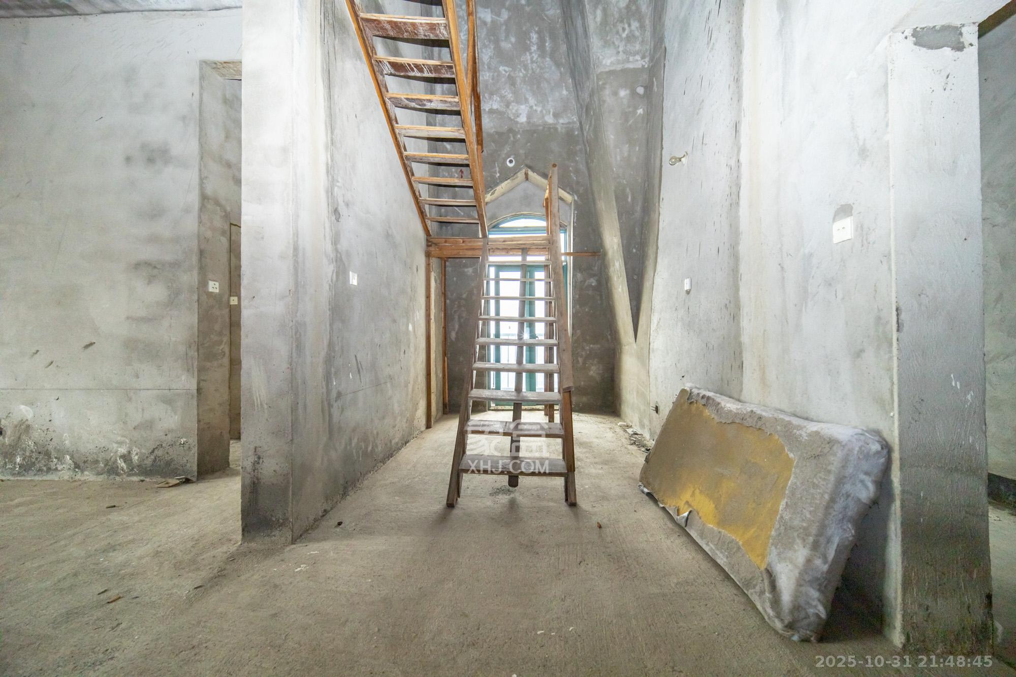 蝴蝶谷  4室2厅2卫    53.0万其他