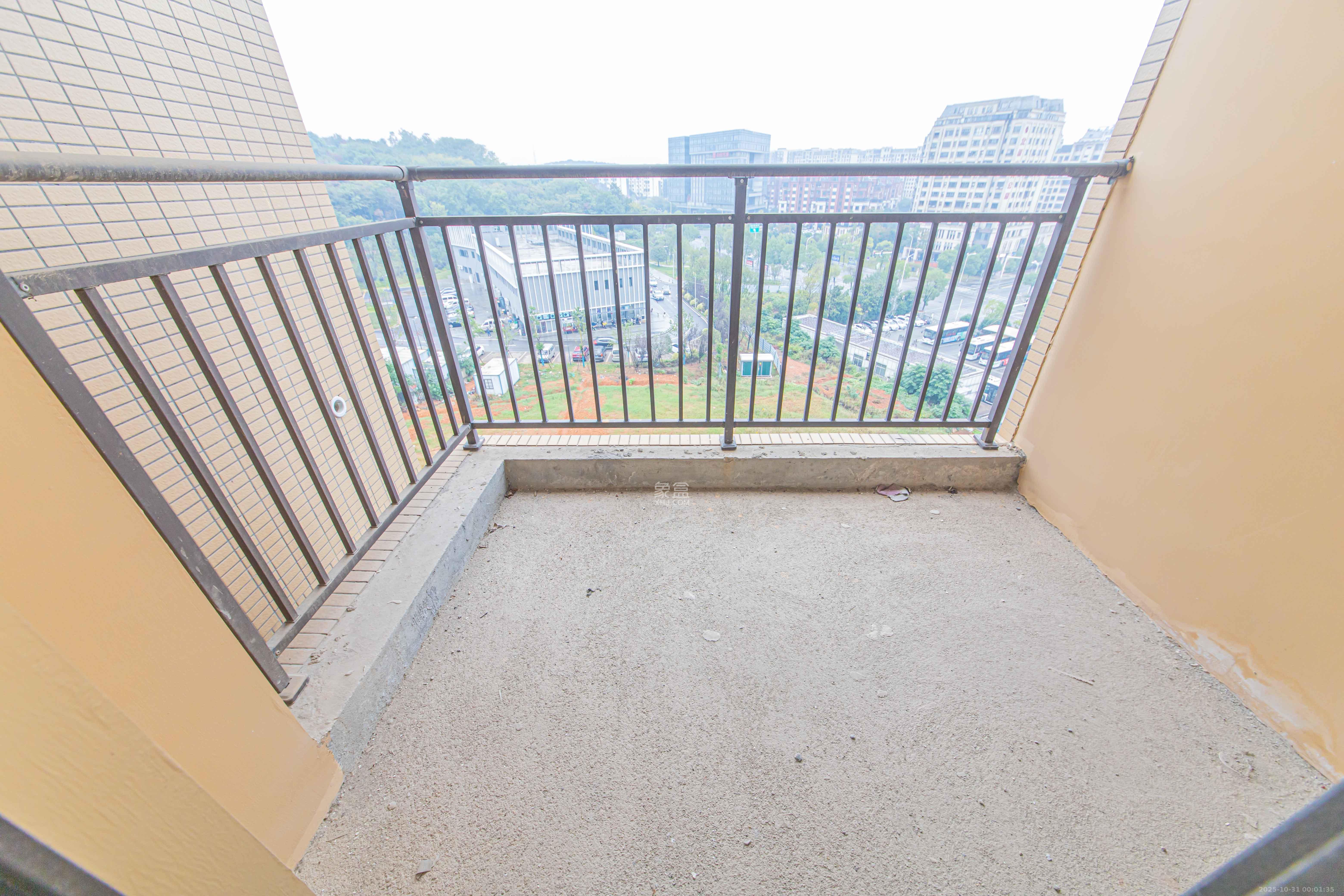 北辰中央公园C区  3室2厅1卫    86.0万阳台