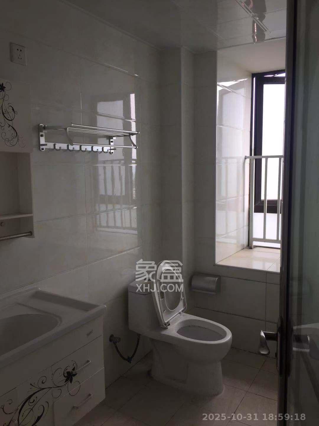 保利麓谷林语E区  4室2厅2卫    2600.0元/月室内图