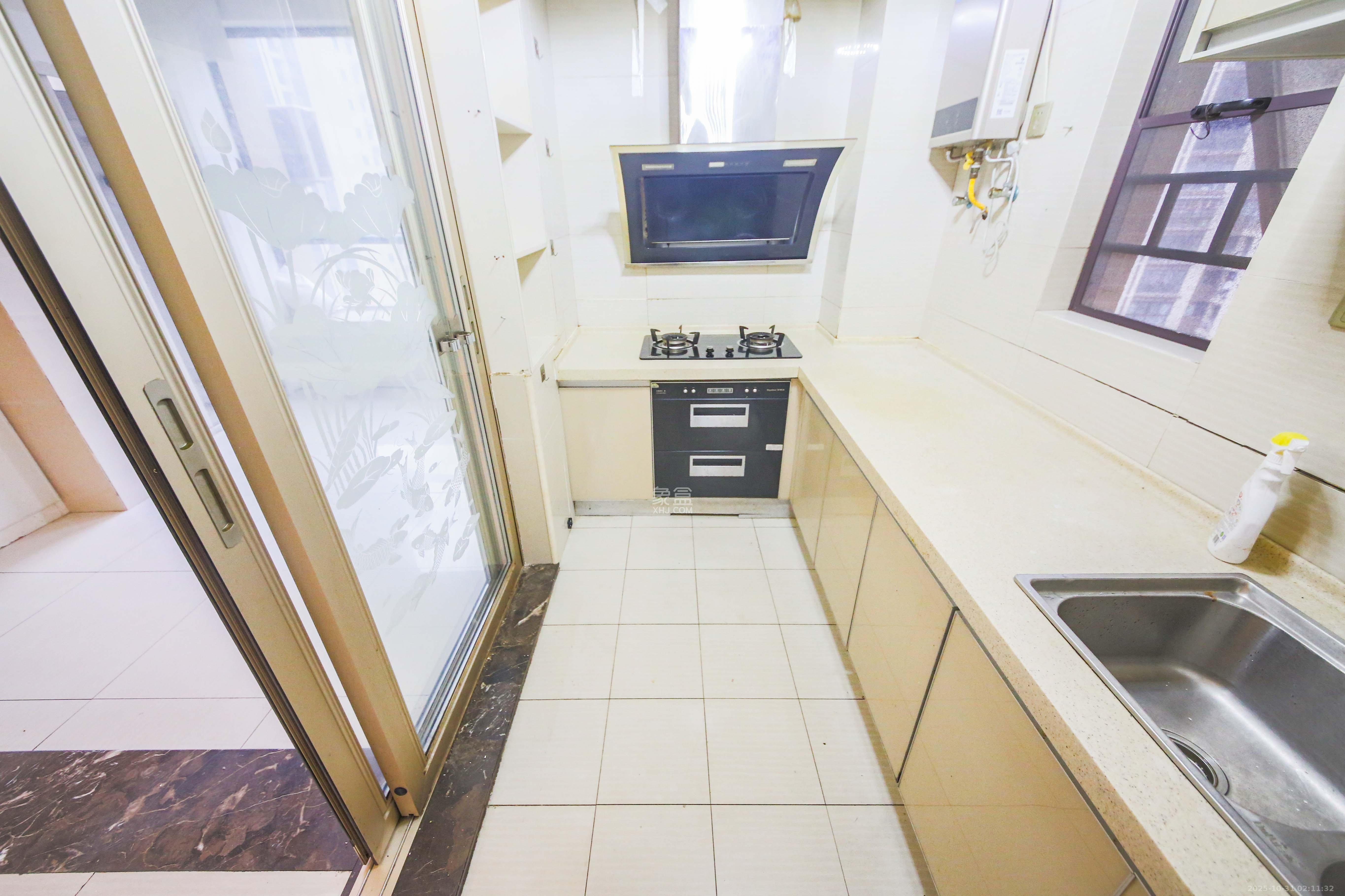 奥林匹克花园贡院三期 4室2厅2卫 118.0万 奥林匹克花园贡院三期 4室2厅2卫 118.0万厨房