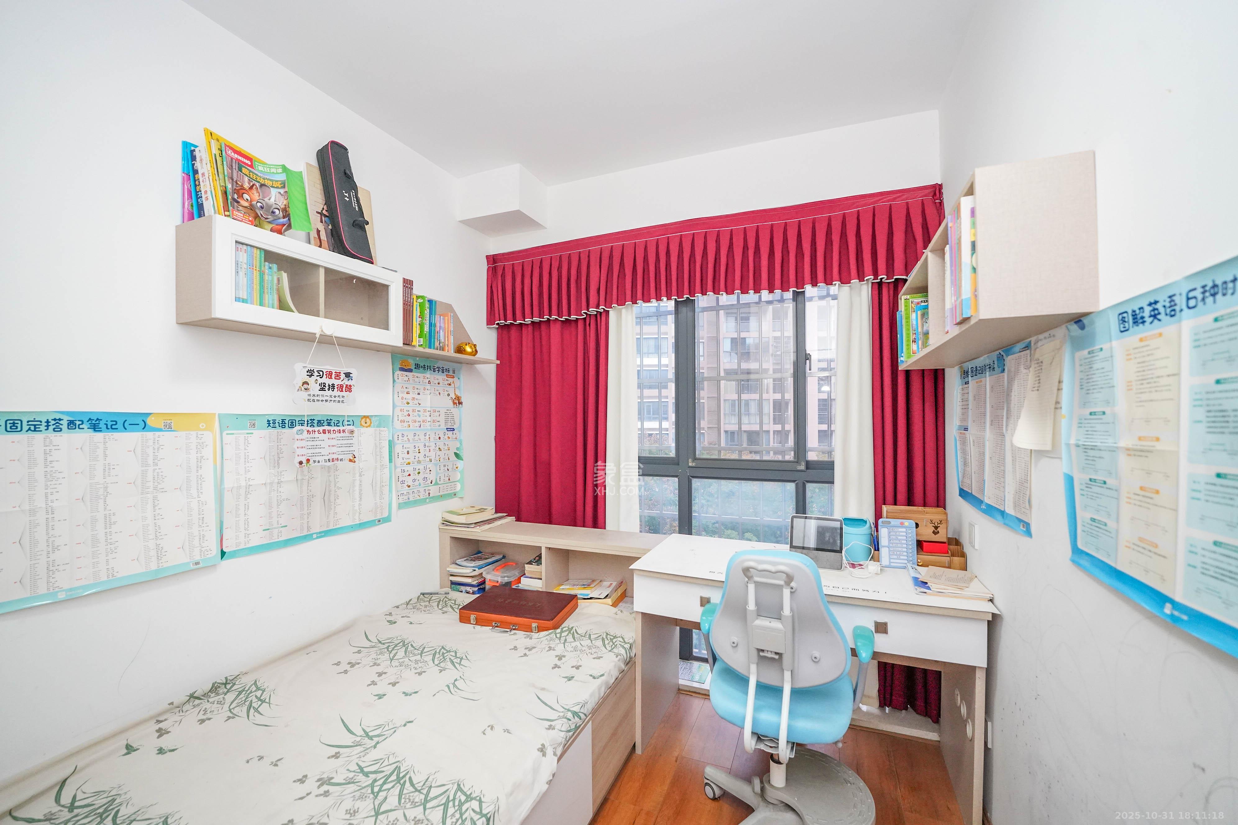 黑金时代广场 4室2厅2卫 98.0万 黑金时代广场 4室2厅2卫 98.0万卧室