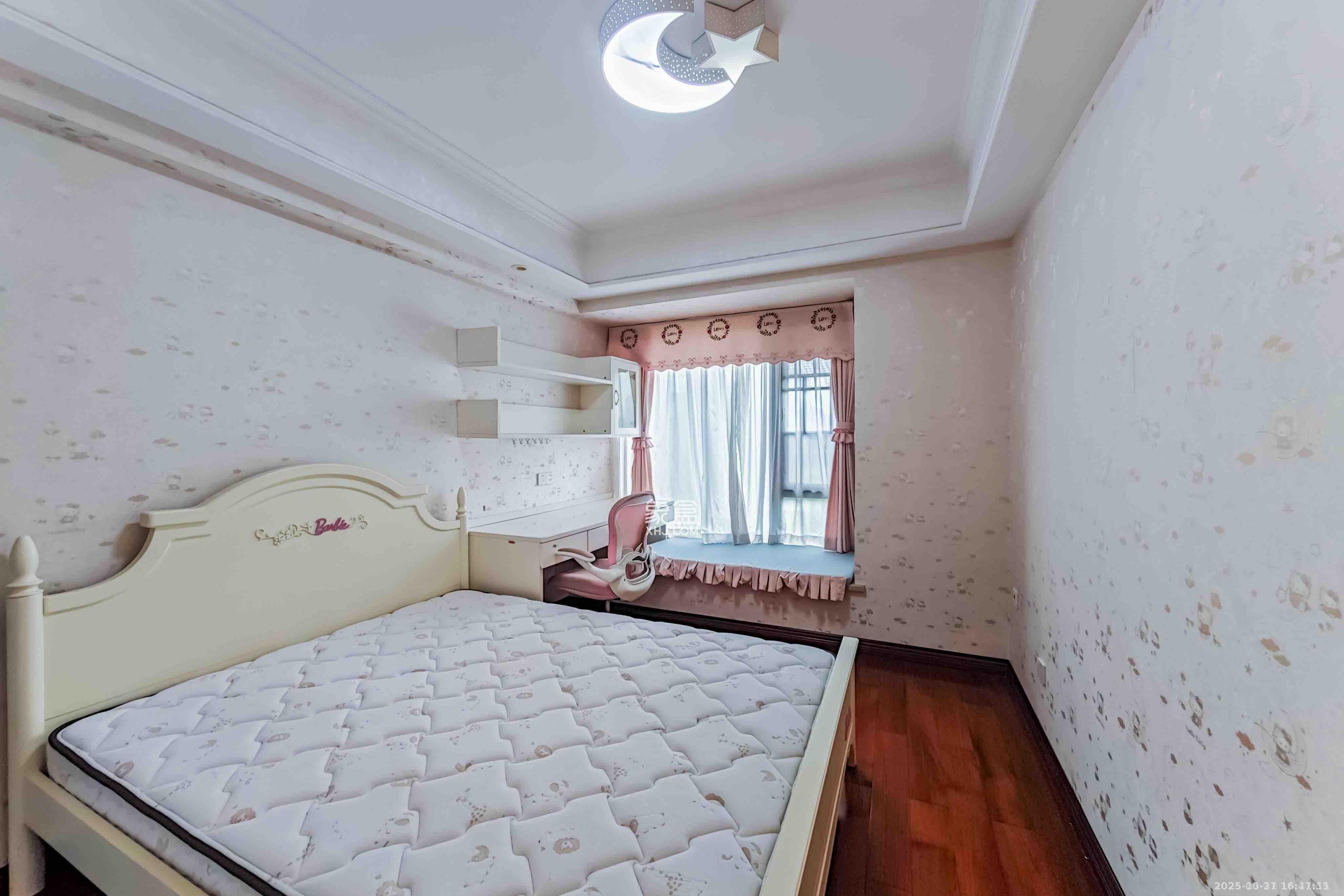 京武浪琴山一、二期  4室1厅2卫    10000.0元/月室内图