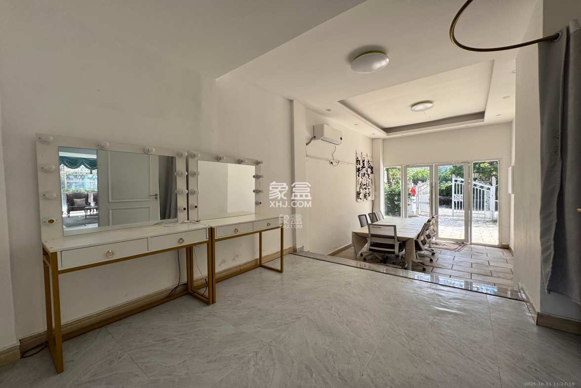 碧桂园威尼斯城 6室2厅1卫 10800.0元/月 碧桂园威尼斯城 6室2厅1卫 10800.0元/月室内图