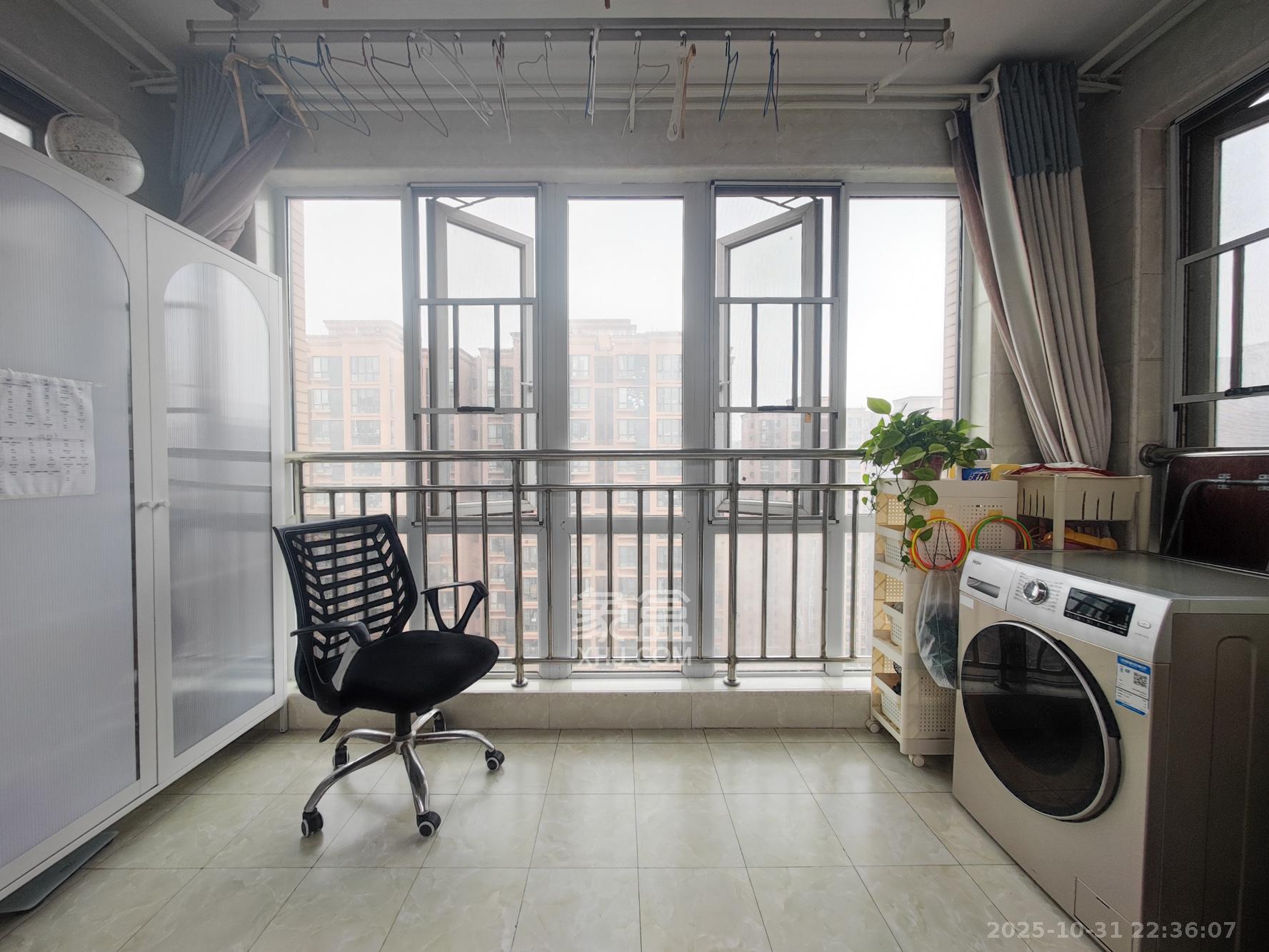 丽发新城 1室2厅1卫 66.0万 丽发新城 1室2厅1卫 66.0万阳台