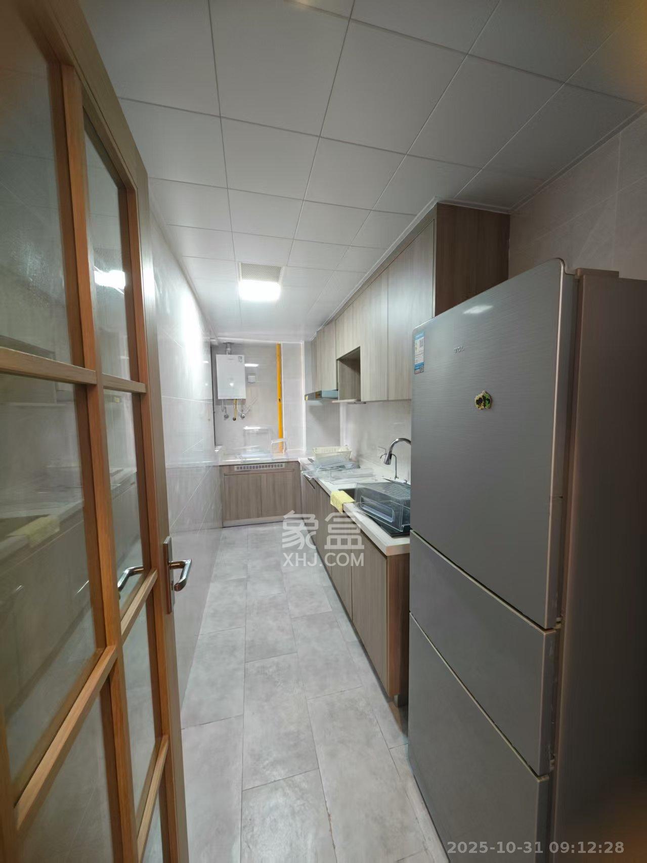 清控湖山雅居南区  3室2厅2卫    2600.0元/月 清控湖山雅居南区  3室2厅2卫    2600.0元/月室内图