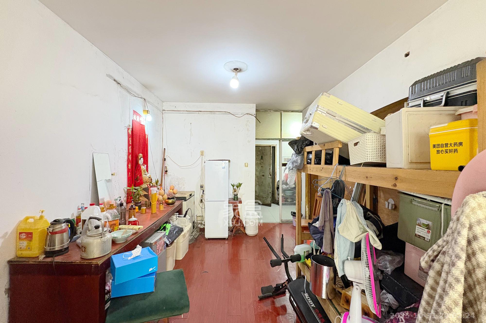 交通银行宿舍(浏城桥)  3室1厅1卫    85.0万 交通银行宿舍(浏城桥)  3室1厅1卫    85.0万客厅