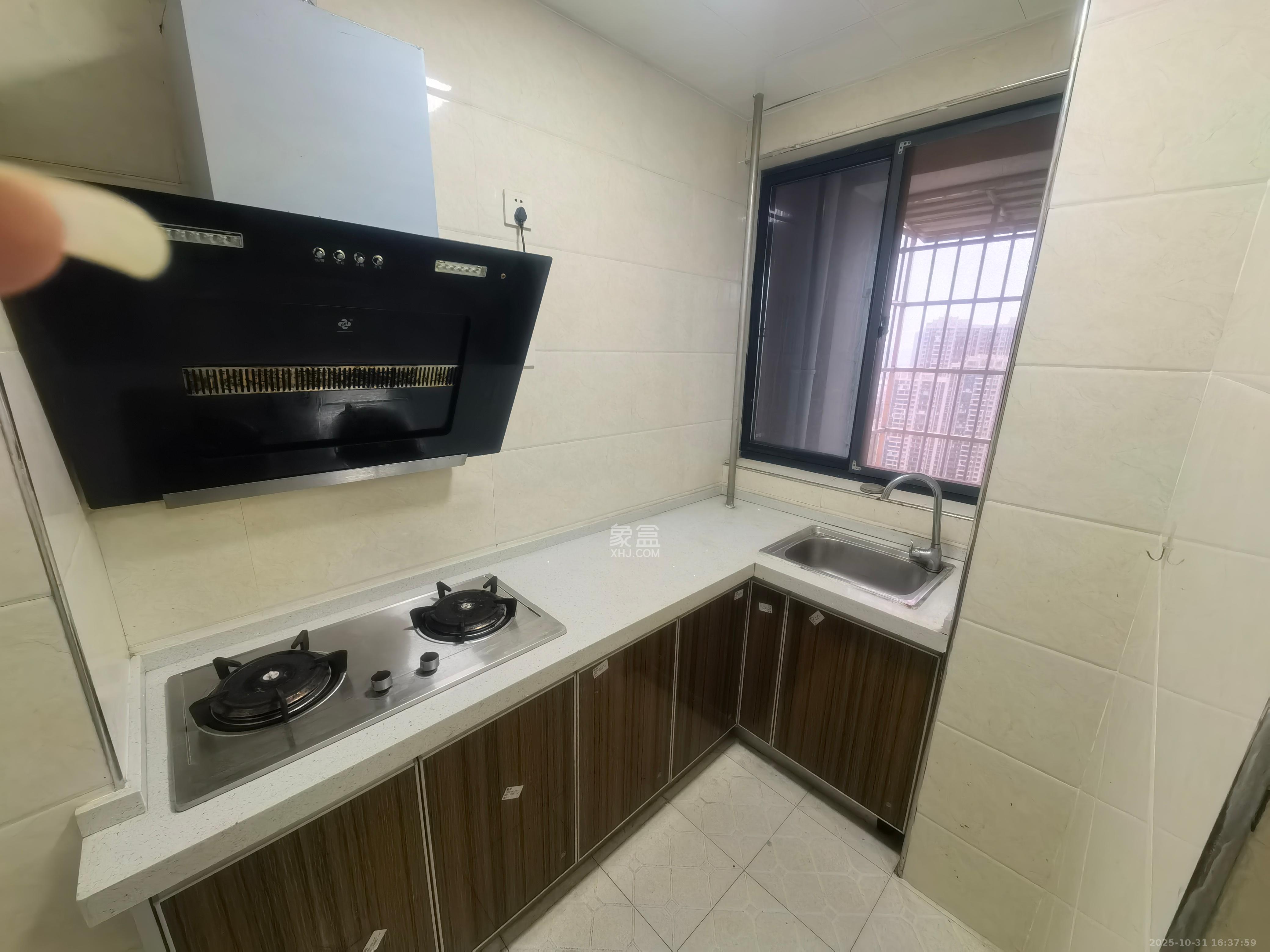 圭塘三小区  1室1厅1卫    1600.0元/月 圭塘三小区  1室1厅1卫    1600.0元/月室内图