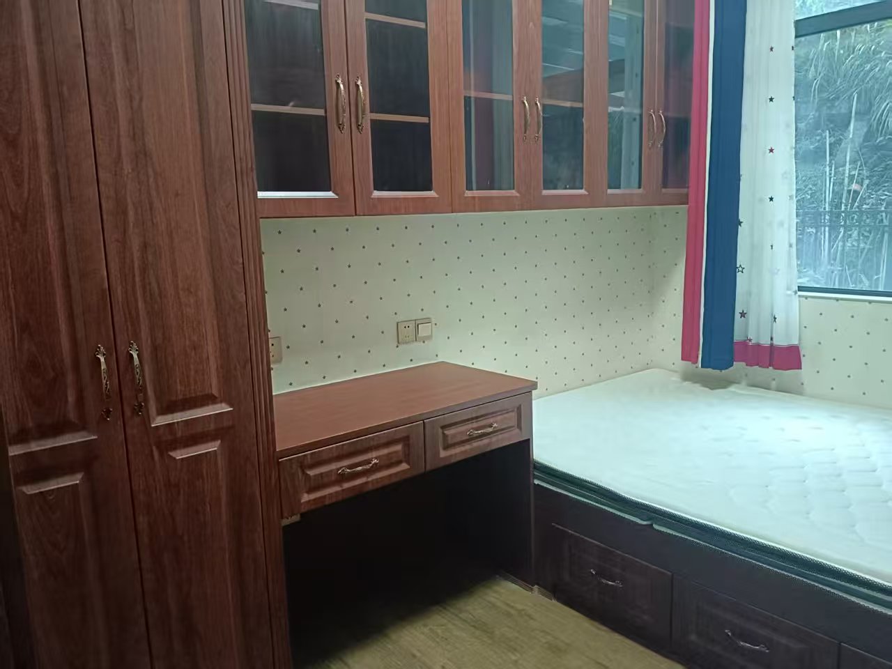 会龙山溪谷(住宅) 3室2厅2卫 2500.0元/月 会龙山溪谷(住宅) 3室2厅2卫 2500.0元/月室内图