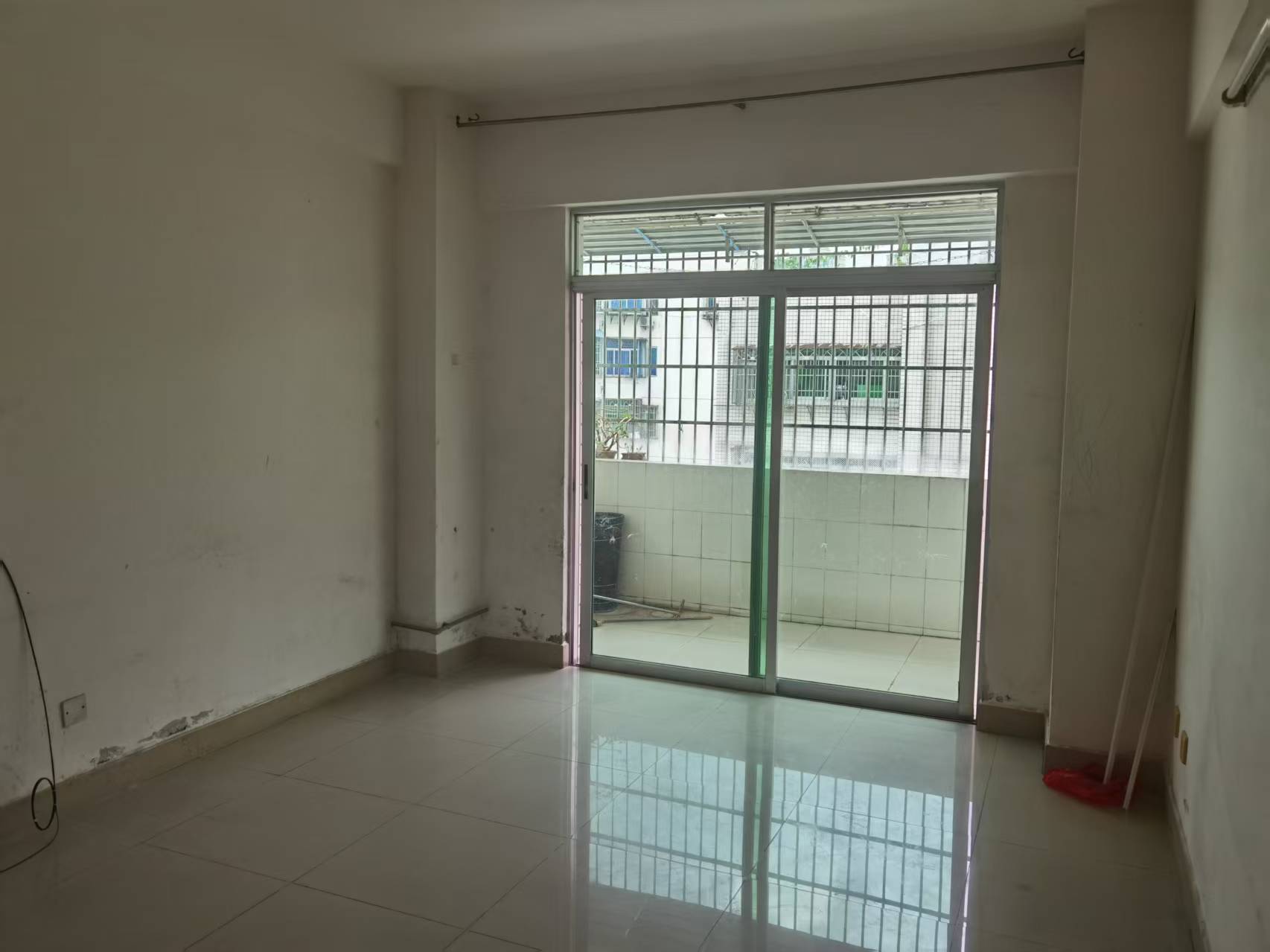 裕丰公寓  3室2厅1卫    2000.0元/月室内图