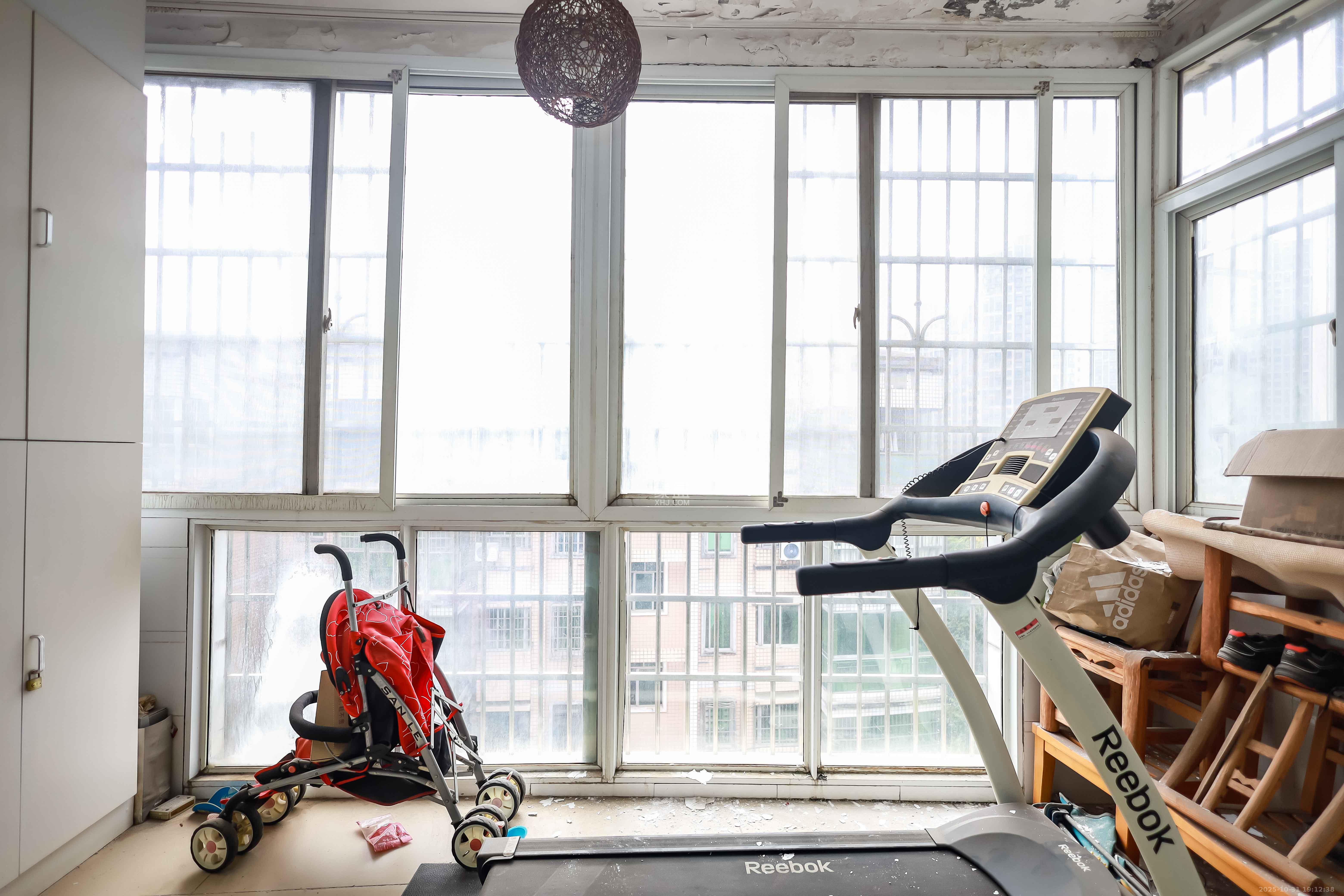 静园山庄 4室2厅2卫 72.0万 静园山庄 4室2厅2卫 72.0万阳台