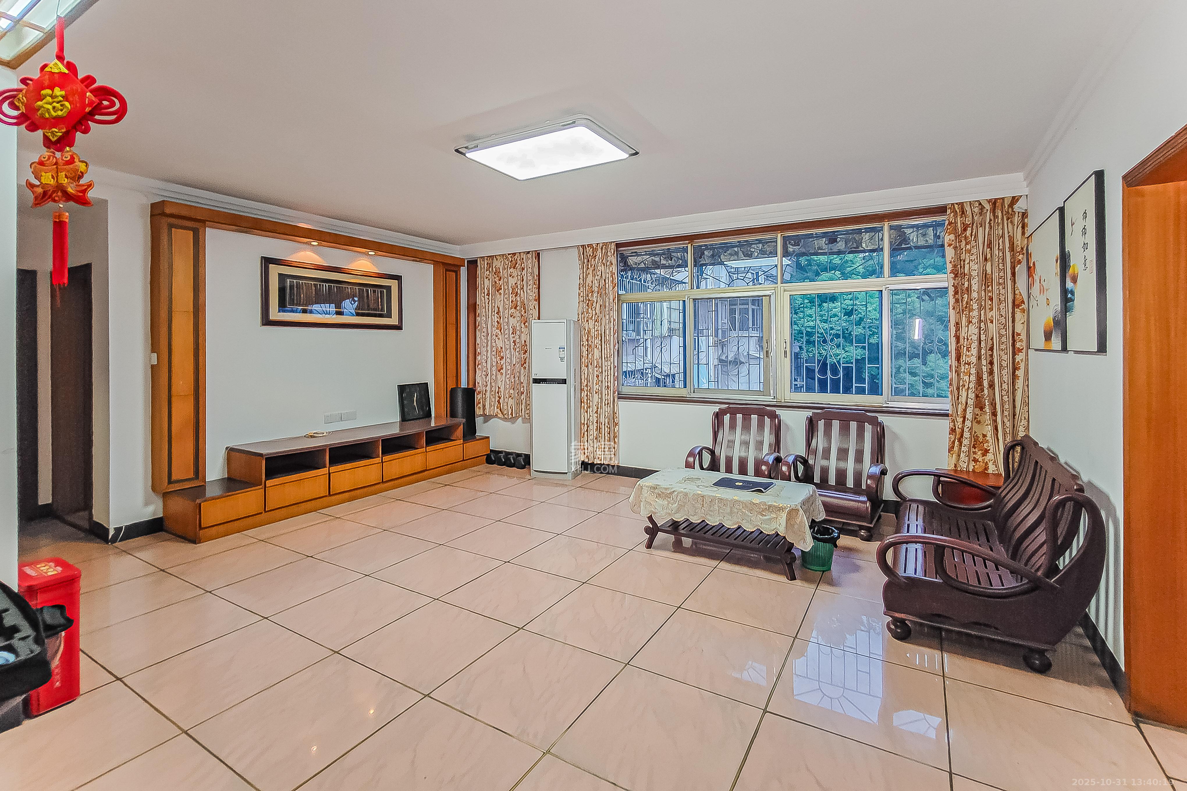 天心雅阁公寓  3室2厅2卫    95.0万 天心雅阁公寓  3室2厅2卫    95.0万客厅