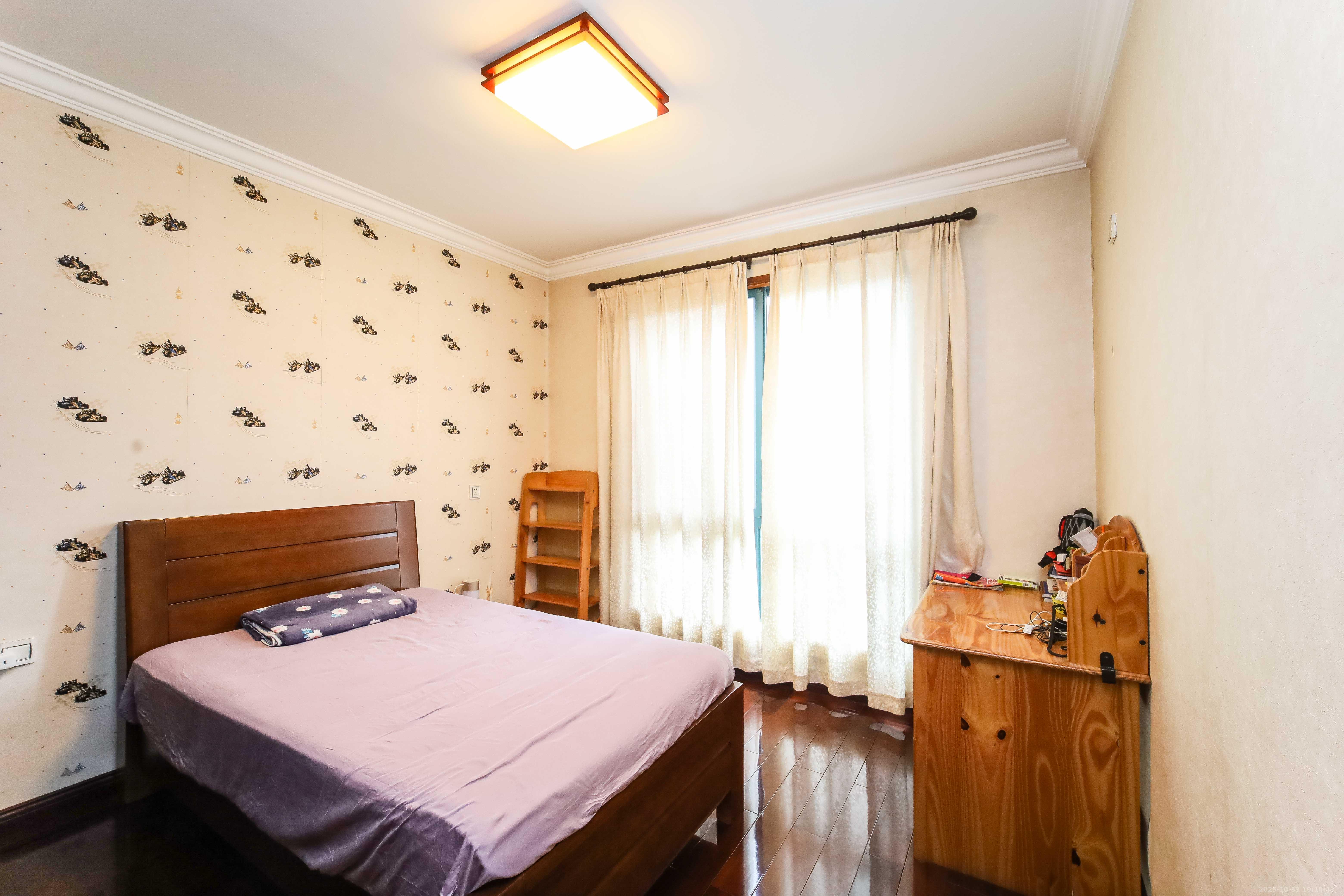 星城世家  4室2厅2卫    223.0万 星城世家  4室2厅2卫    223.0万卧室