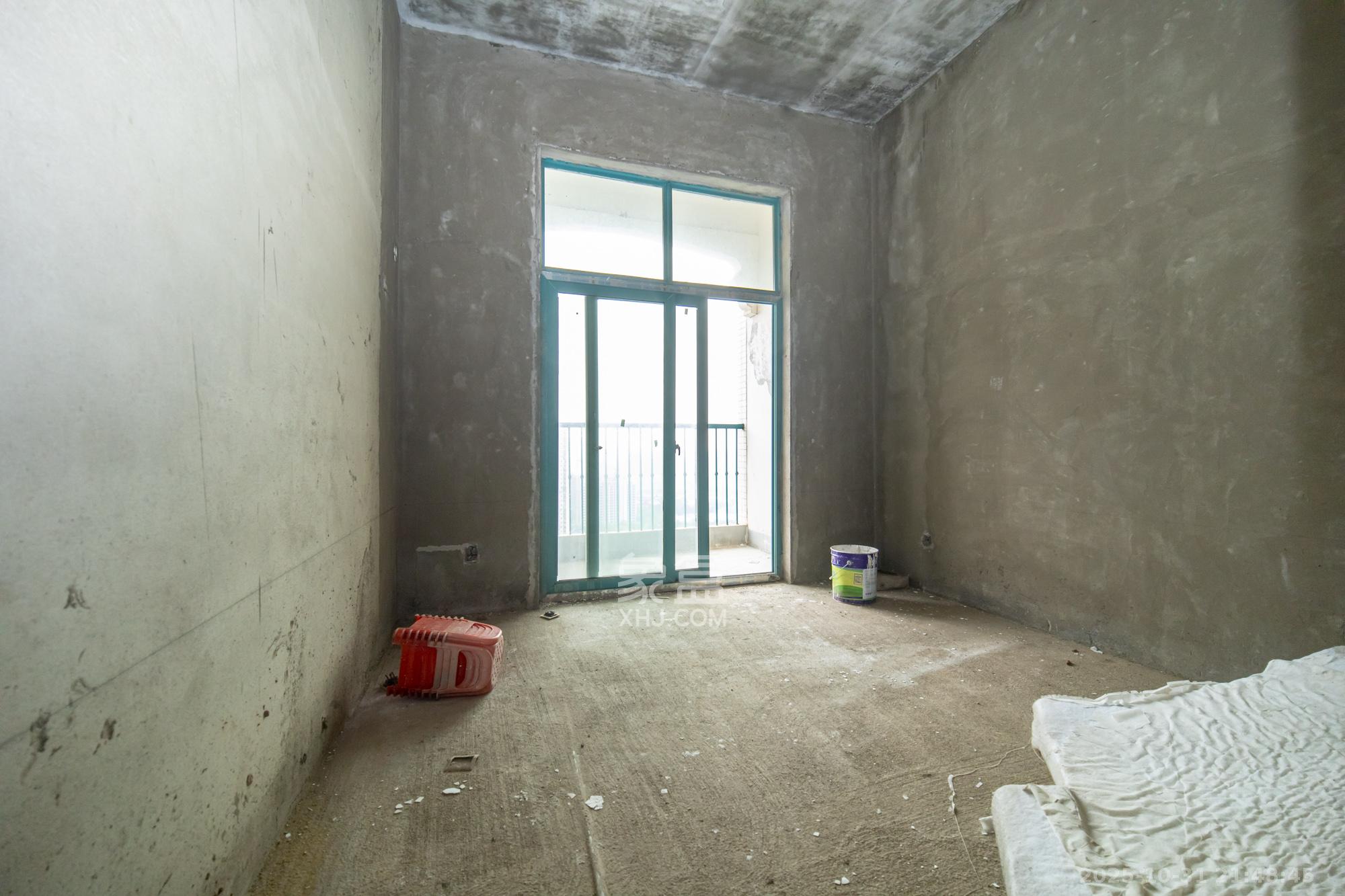 蝴蝶谷  4室2厅2卫    53.0万卧室