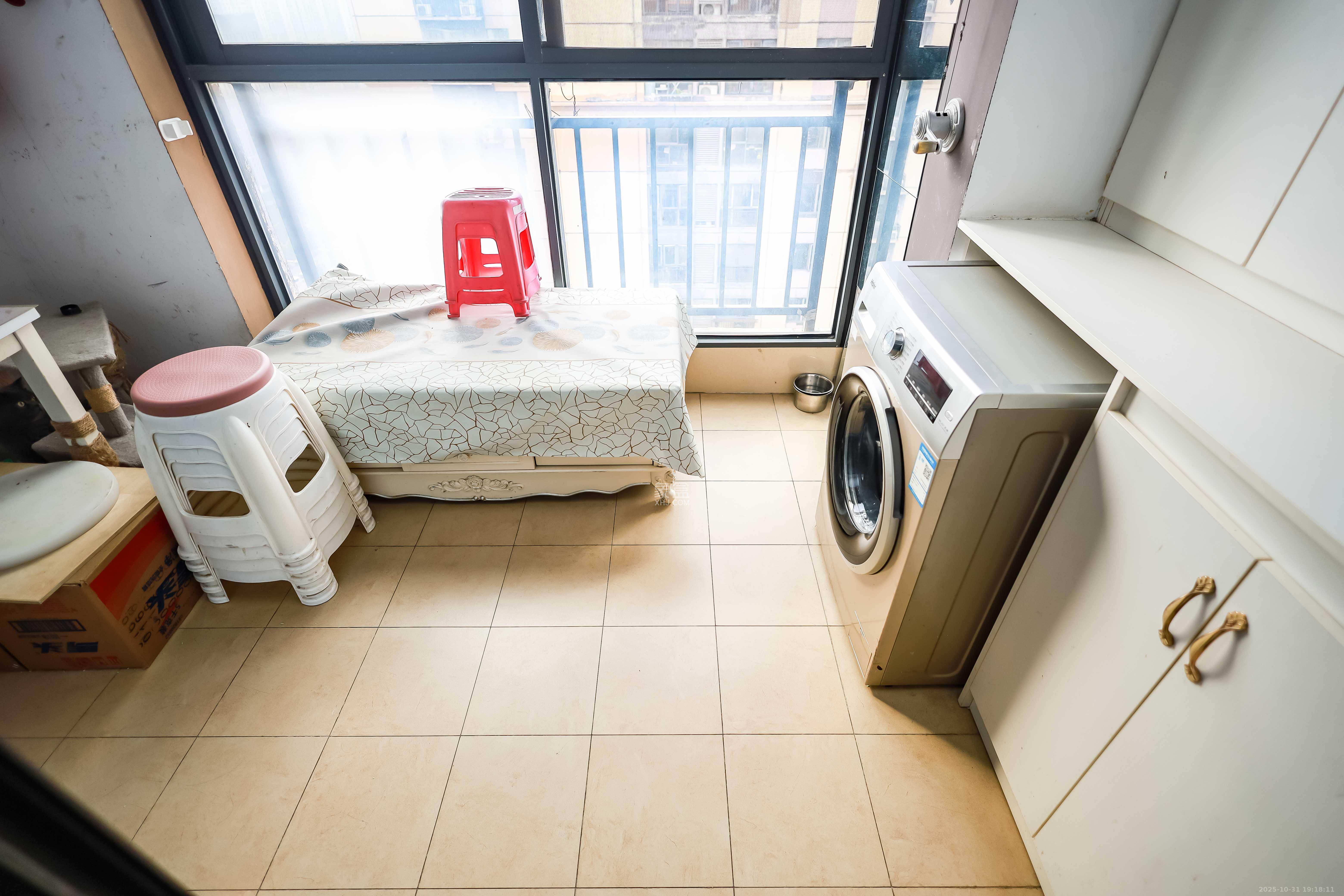 麓谷小镇  3室2厅1卫    60.0万阳台