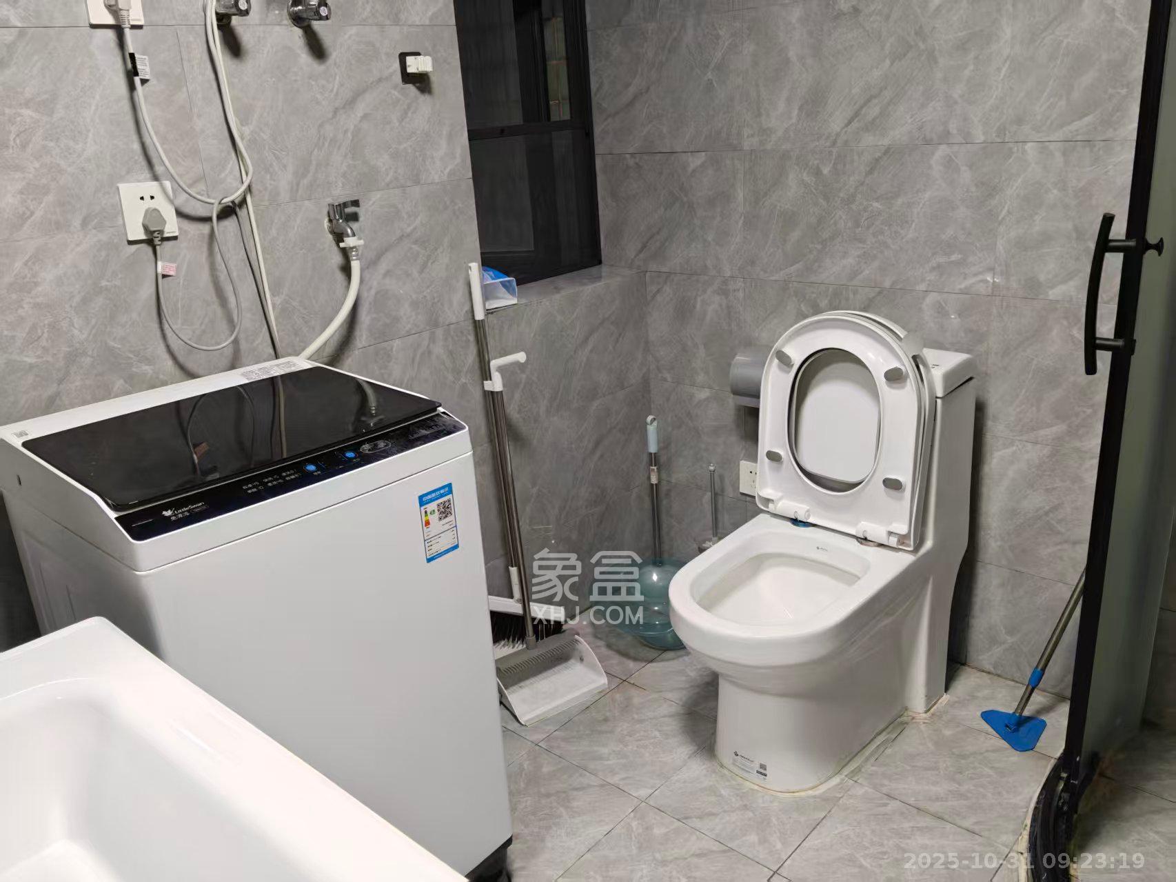 江景阳光  2室2厅1卫    1800.0元/月 江景阳光  2室2厅1卫    1800.0元/月室内图