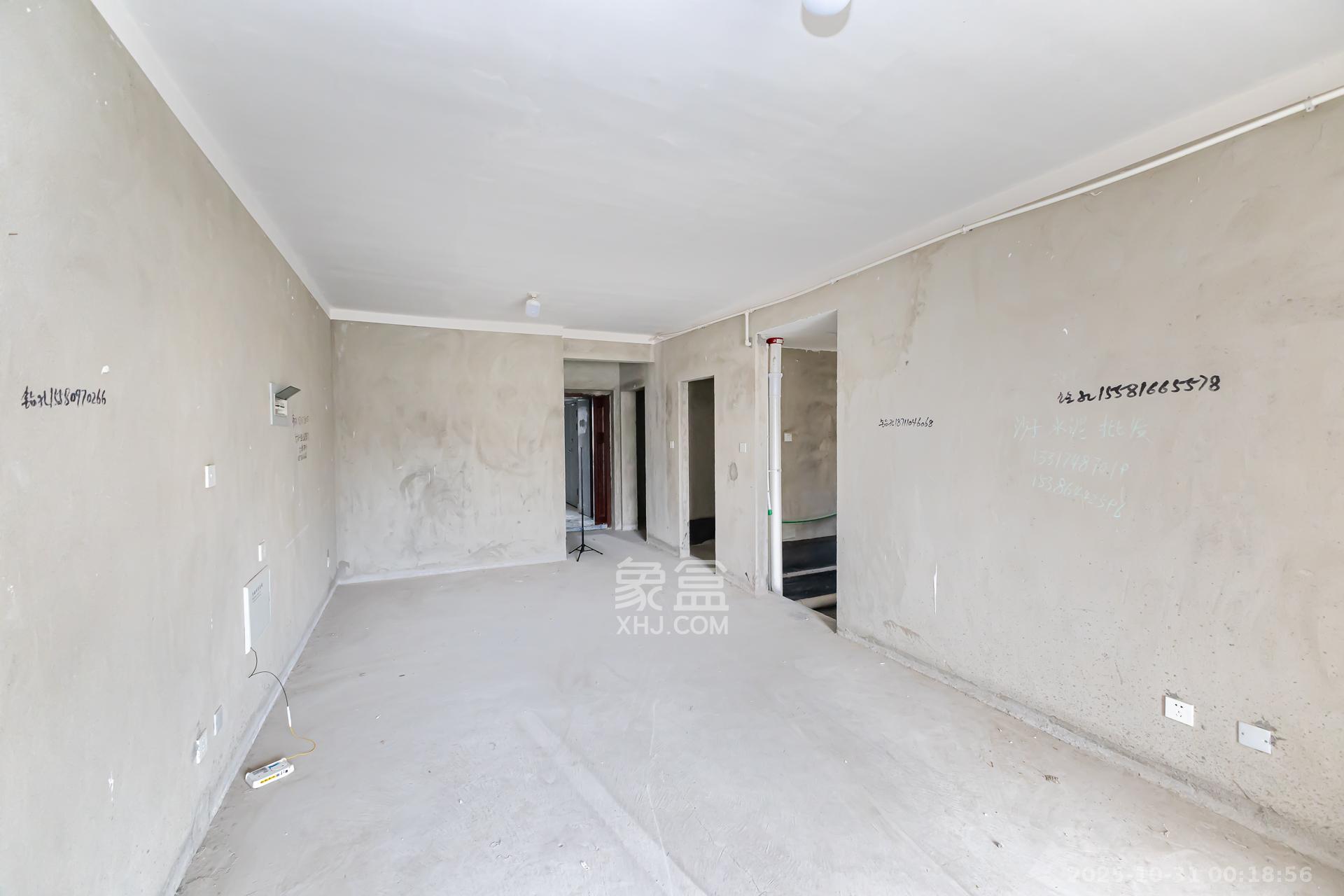 明发阅江悦府 2室2厅1卫 63.0万 明发阅江悦府 2室2厅1卫 63.0万客厅