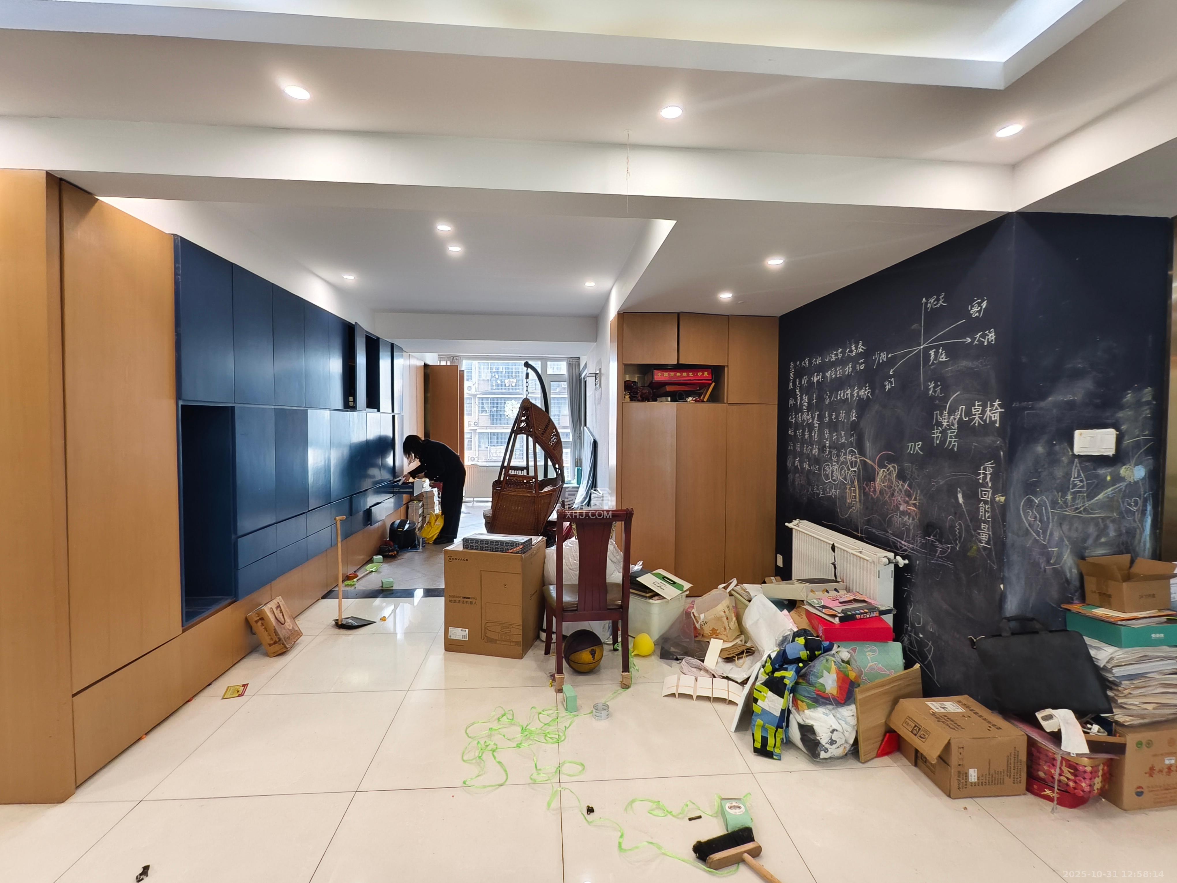 阳光100二期  5室2厅2卫    5500.0元/月室内图