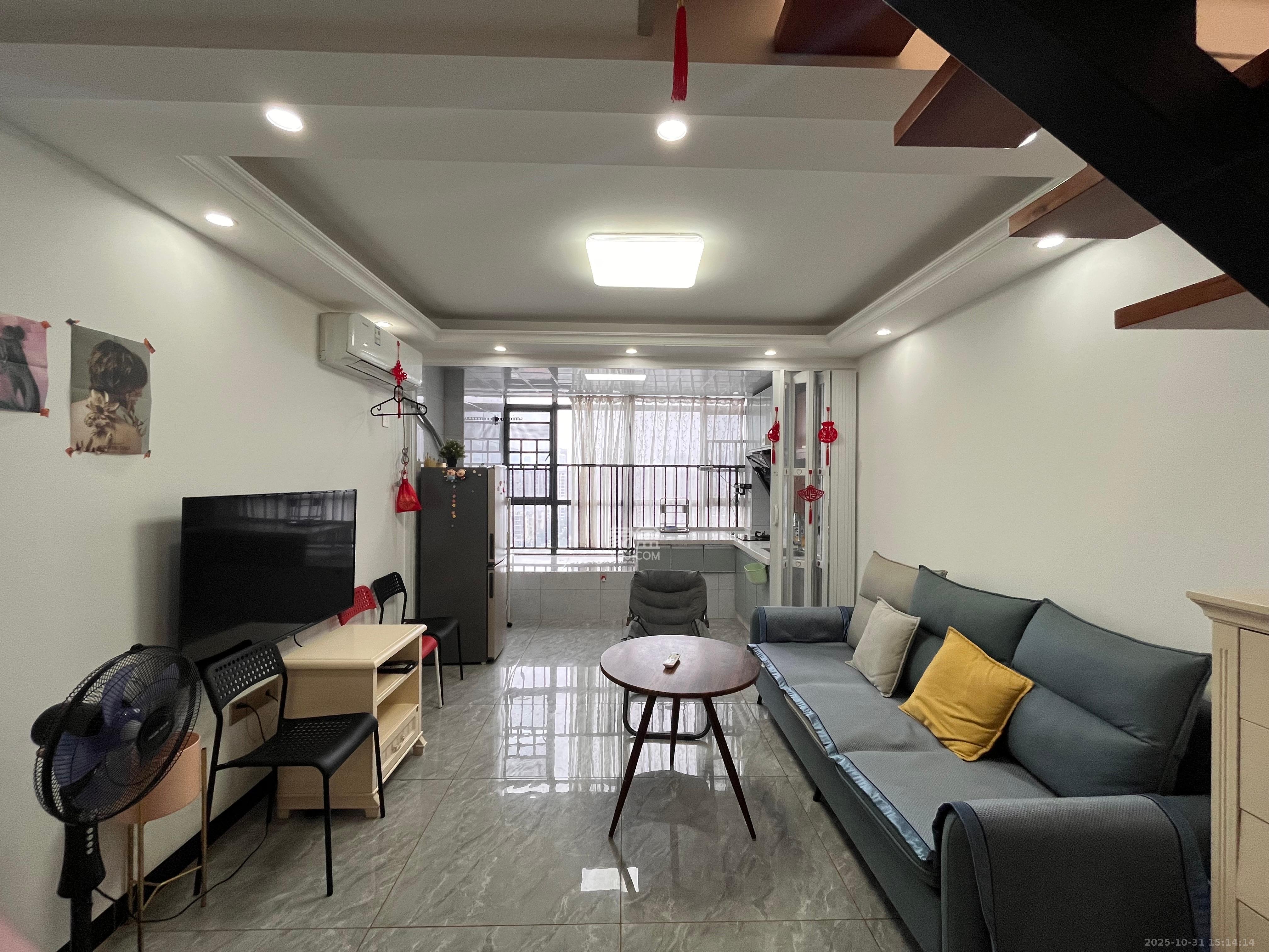 麓江春  2室2厅1卫    2500.0元/月