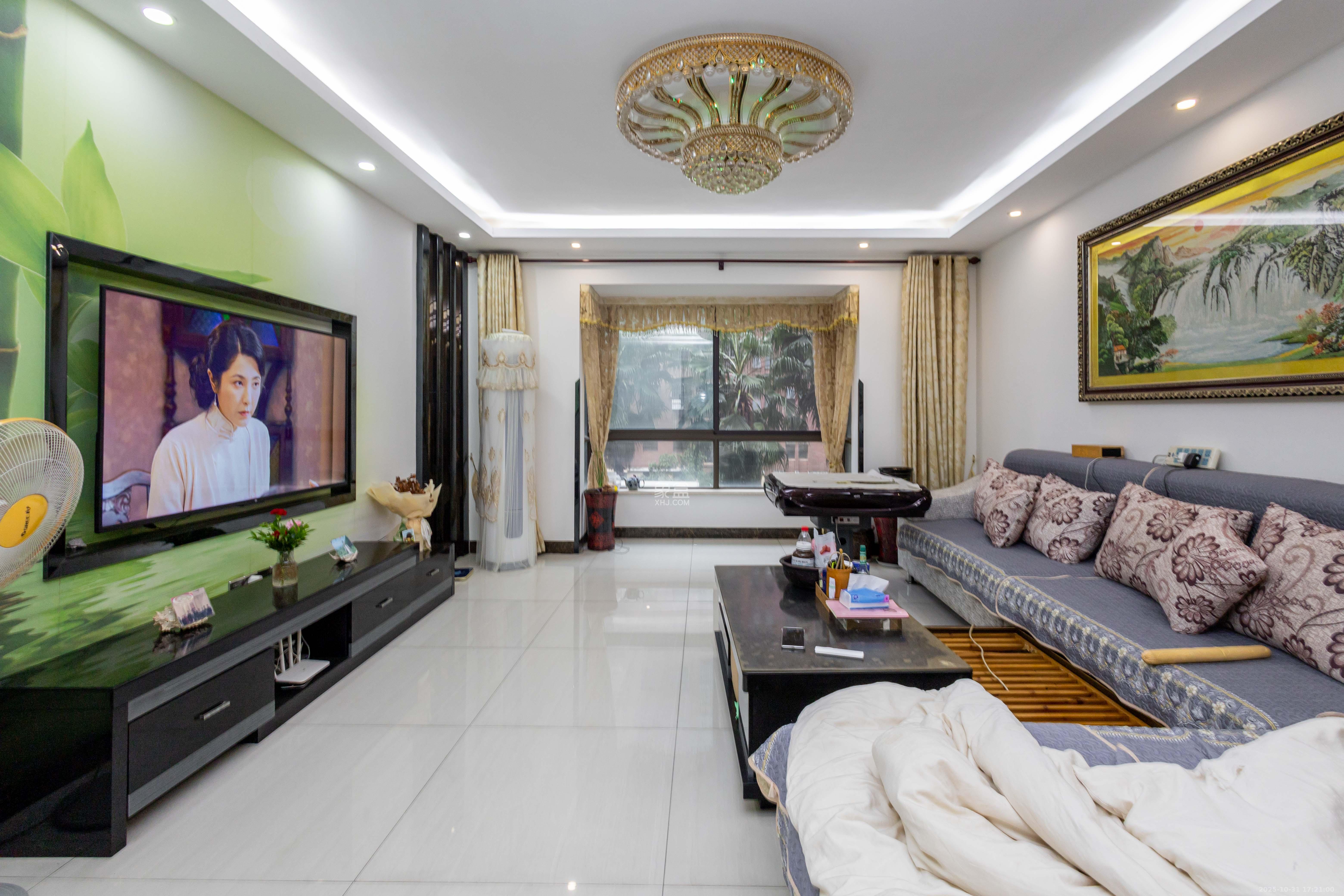 方略潇邦  3室2厅2卫    66.8万客厅