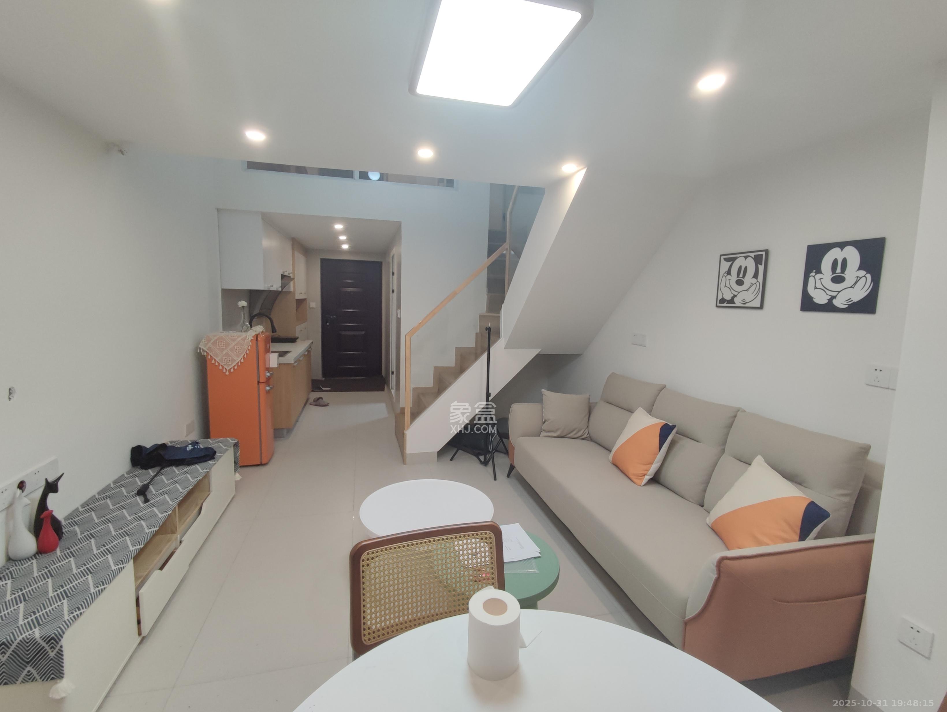 保利天禧EF区  2室1厅1卫    2500.0元/月室内图