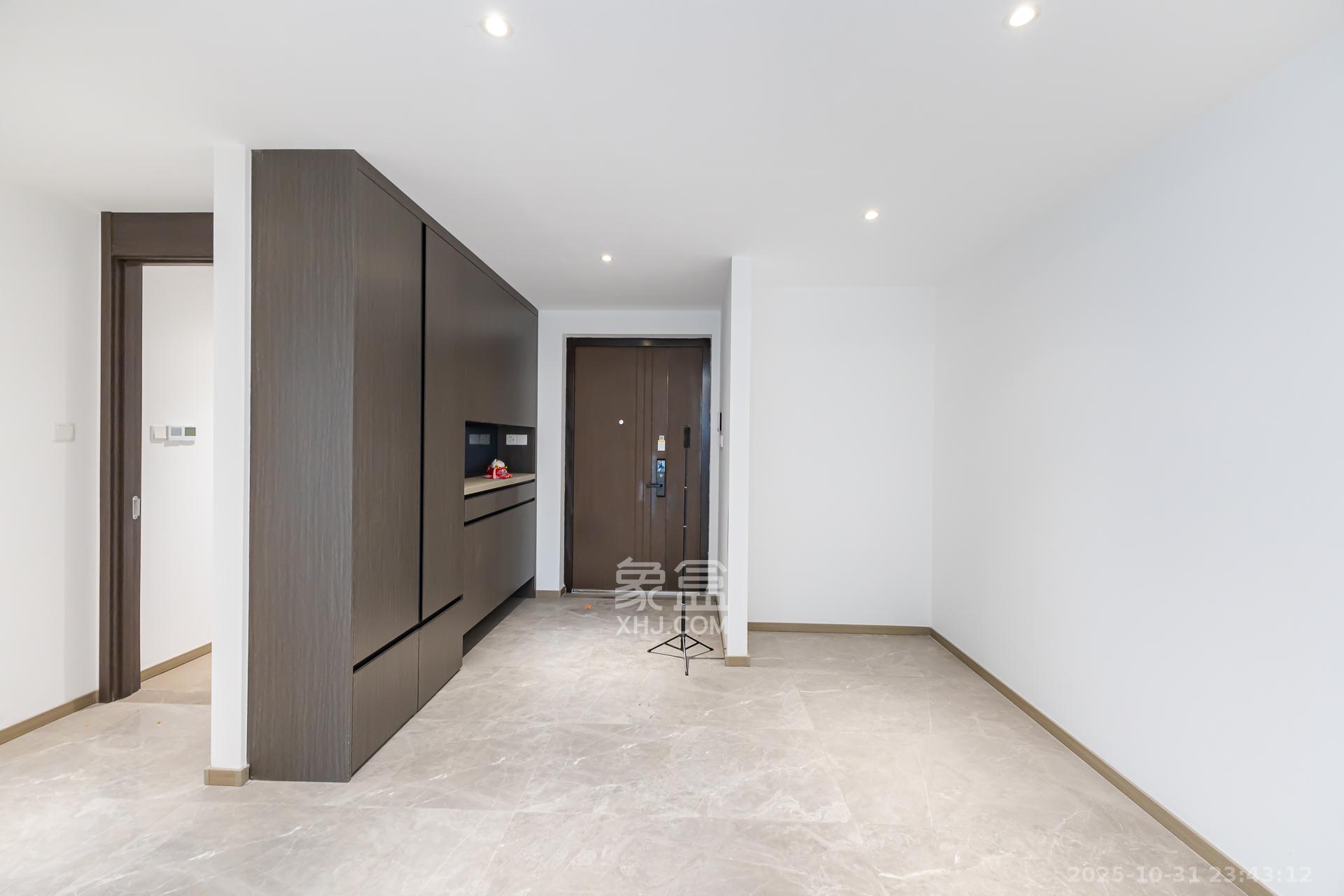 越秀湘江星汇城三期  4室2厅3卫    245.0万客厅