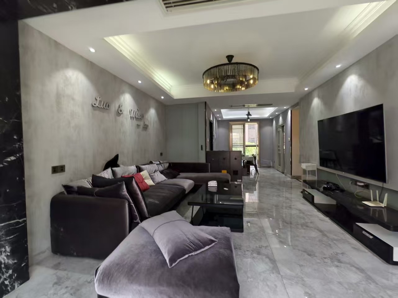 英伦首府金域豪廷  3室2厅1卫    2200.0元/月 英伦首府金域豪廷  3室2厅1卫    2200.0元/月室内图