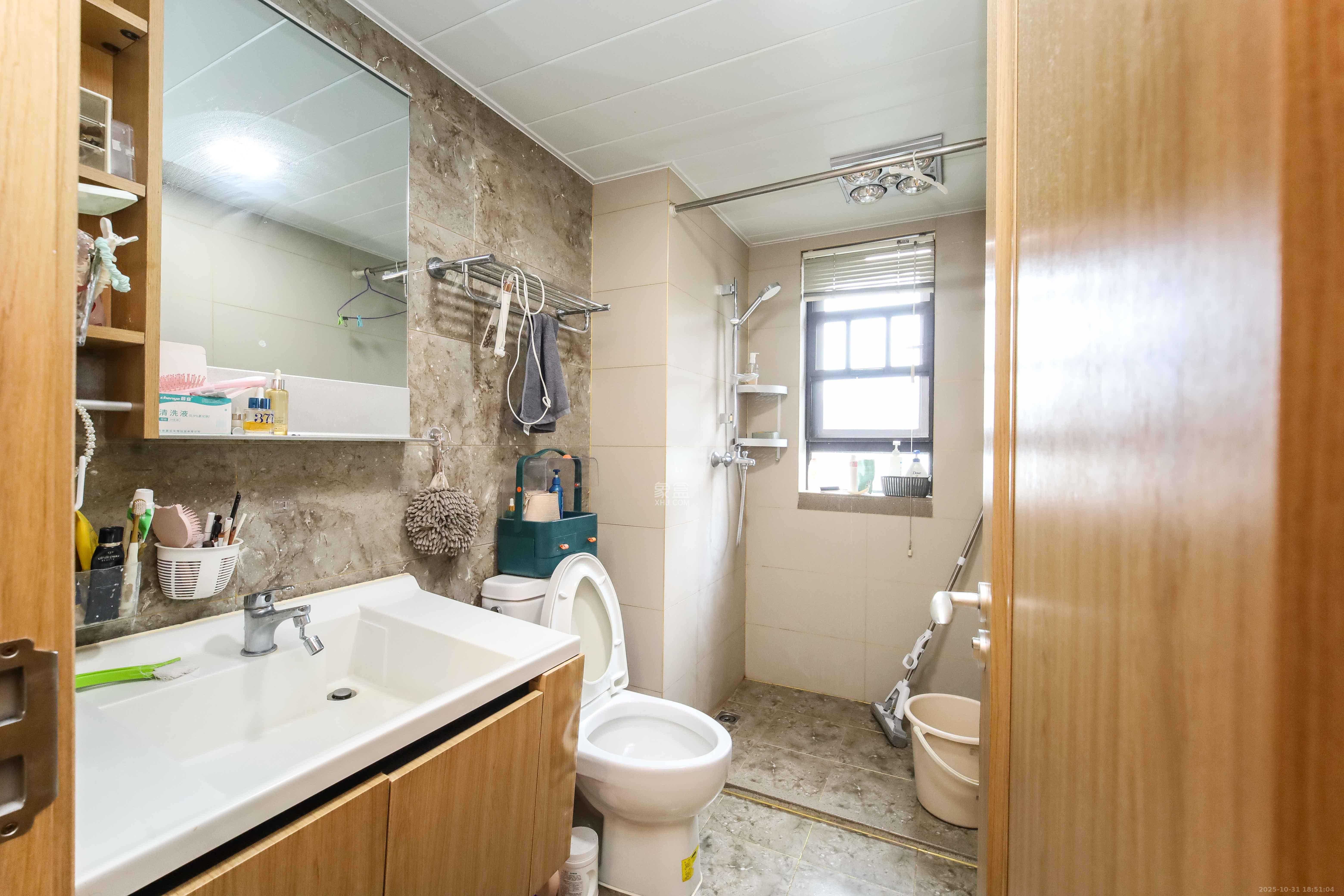 万科金域蓝湾  3室1厅1卫    120.0万卫生间