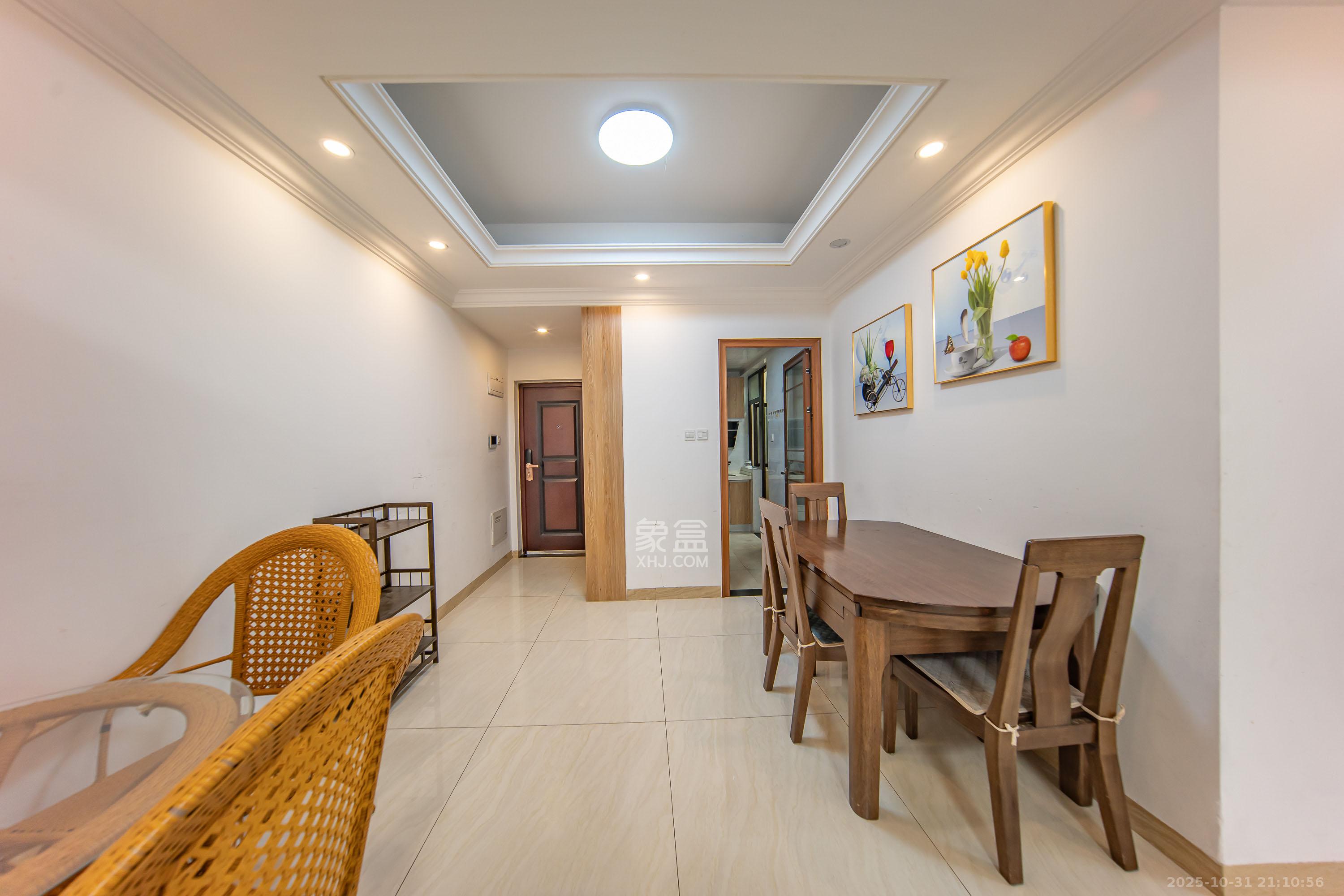 江山帝景哈佛  3室2厅1卫    95.0万客厅