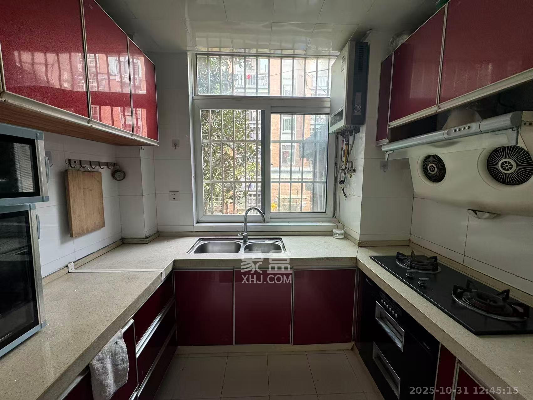 山水湾 3室2厅1卫 1600.0元/月 山水湾 3室2厅1卫 1600.0元/月室内图